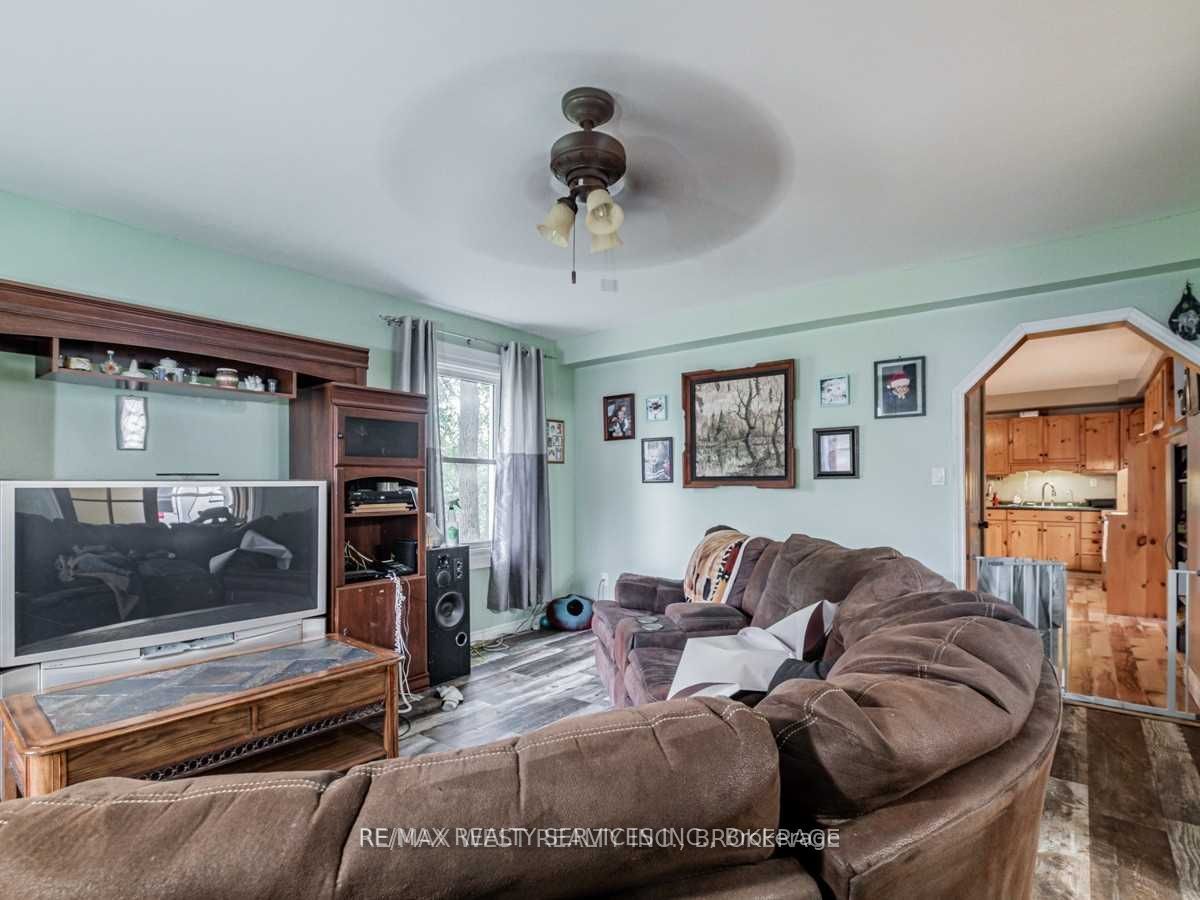 2901 Charleston Side Road Property Photo 6