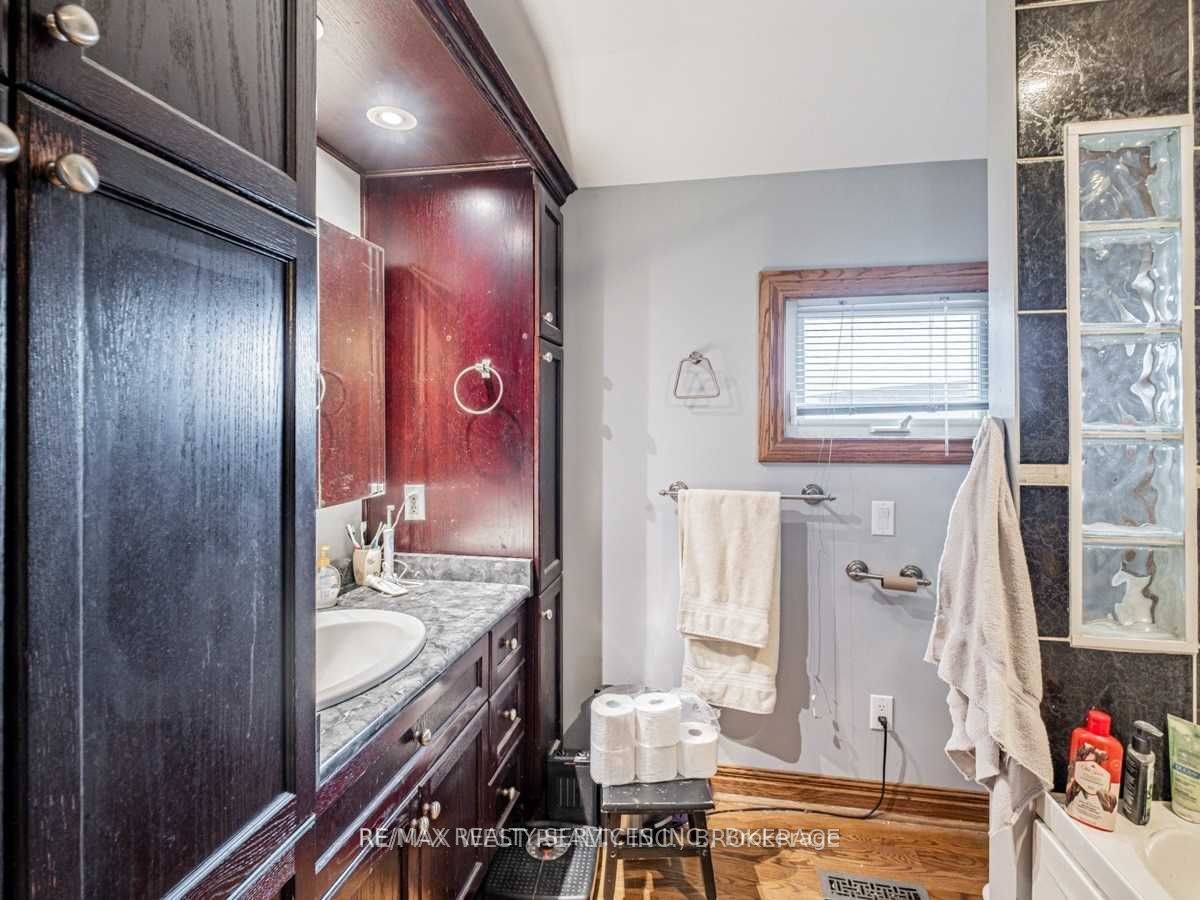 2901 Charleston Side Road Property Photo 9