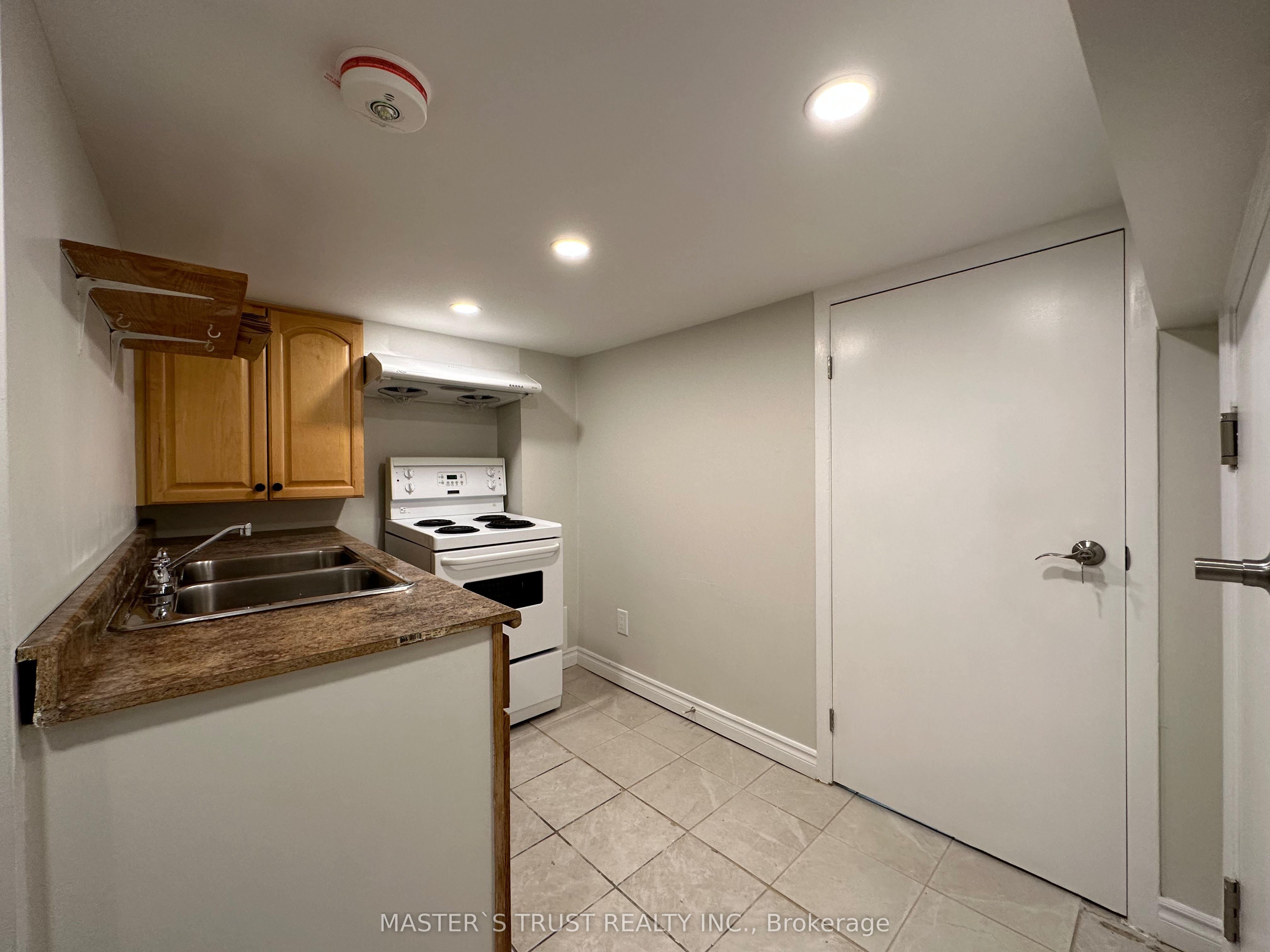 151 Dynevor Road Lower Property Photo 2
