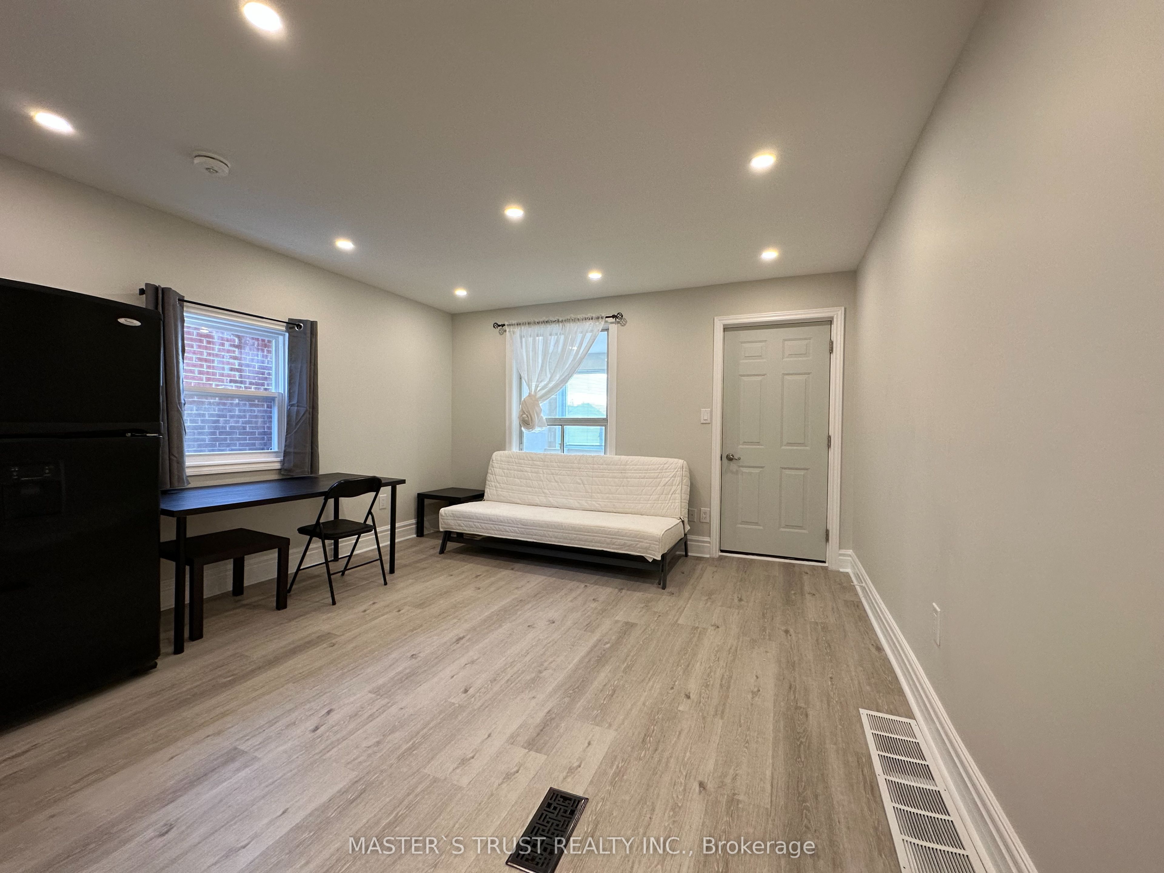 151 Dynevor Road Main Property Photo 4