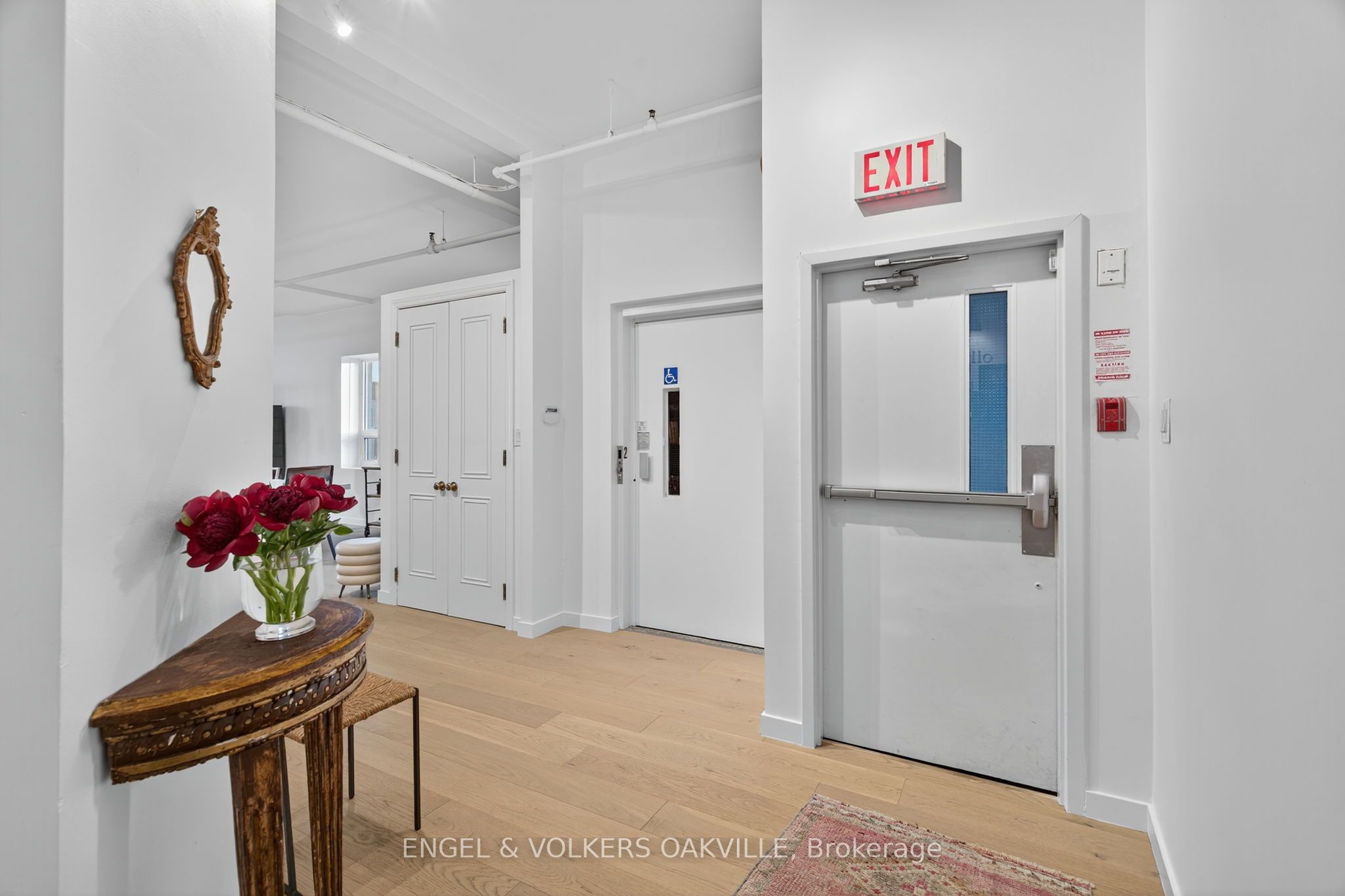 145 Lakeshore Road E 200 Property Photo 4