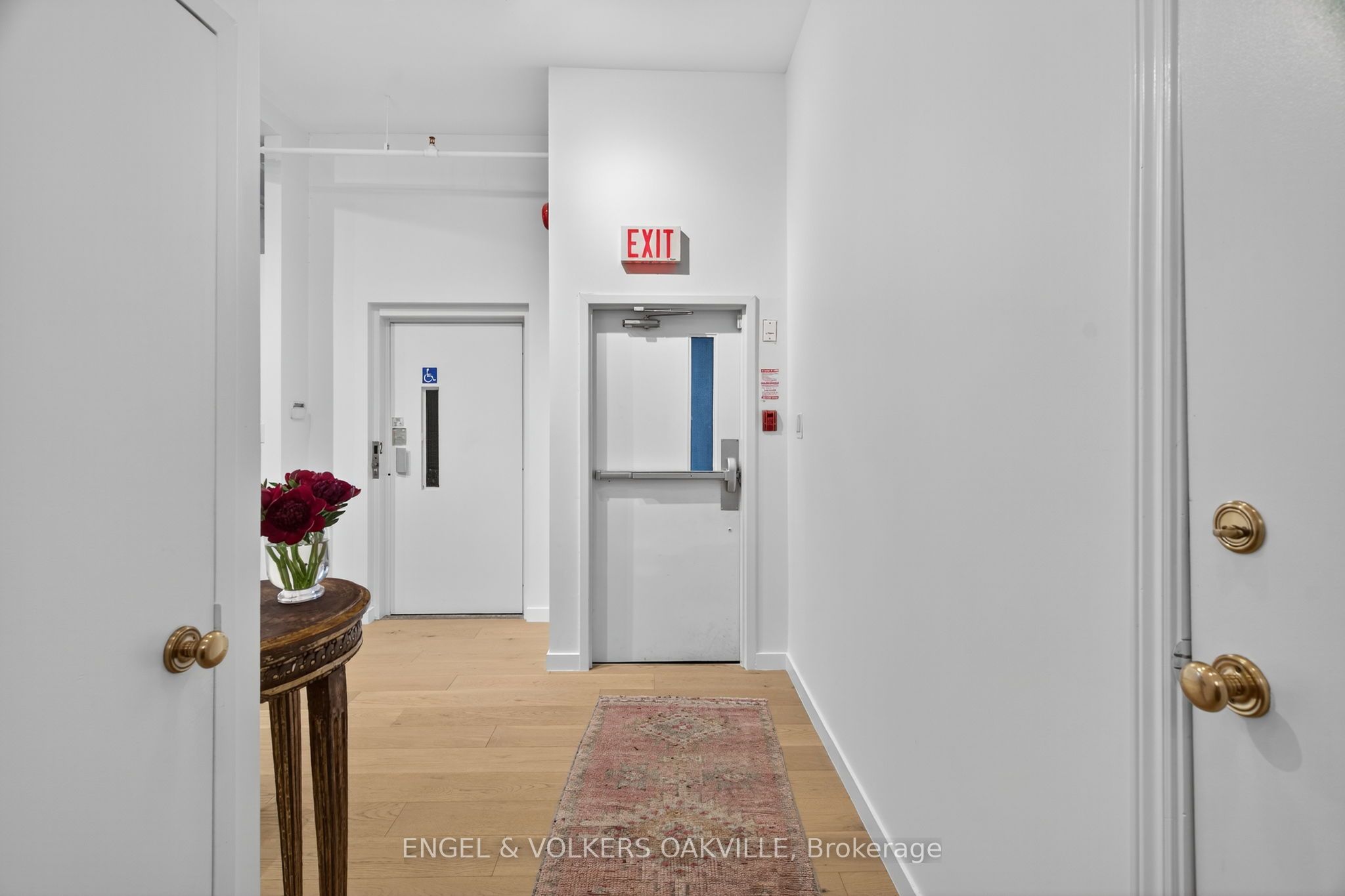 145 Lakeshore Road E 200 Property Photo 5