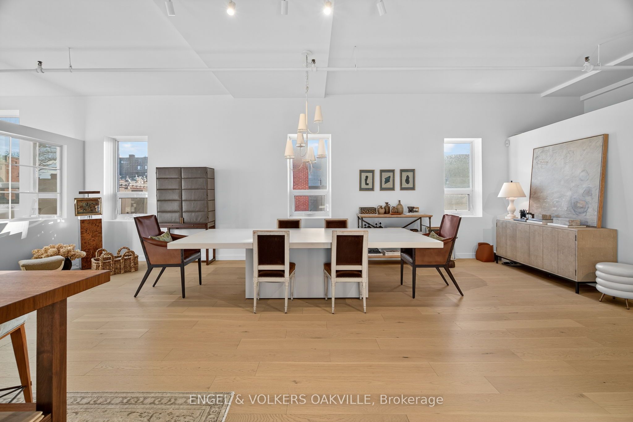 145 Lakeshore Road E 200 Property Photo 7