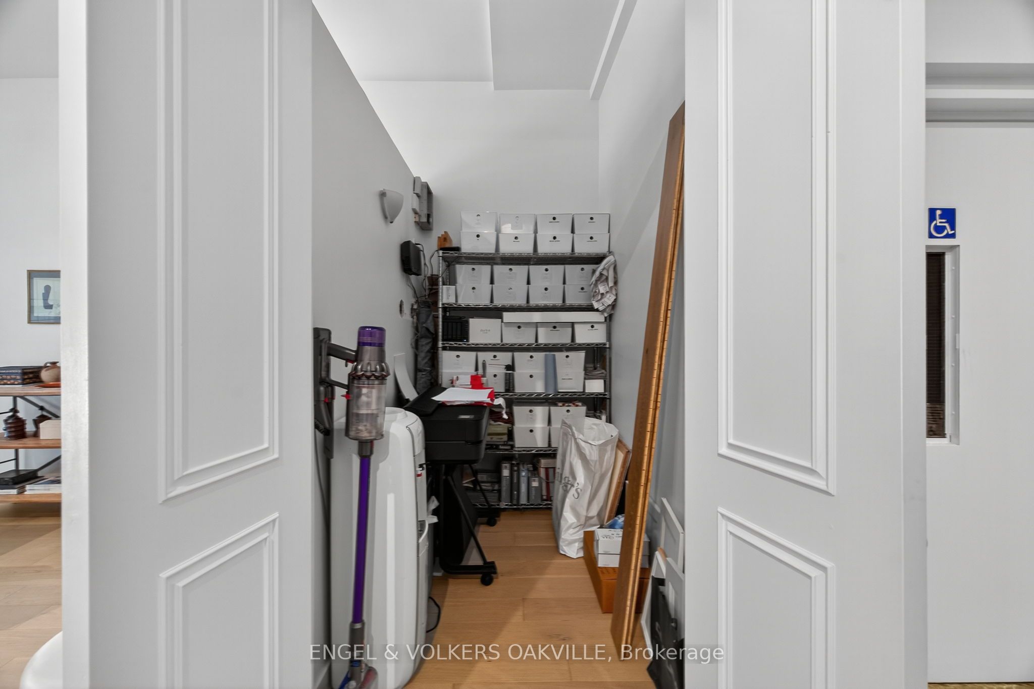 145 Lakeshore Road E 200 Property Photo 28