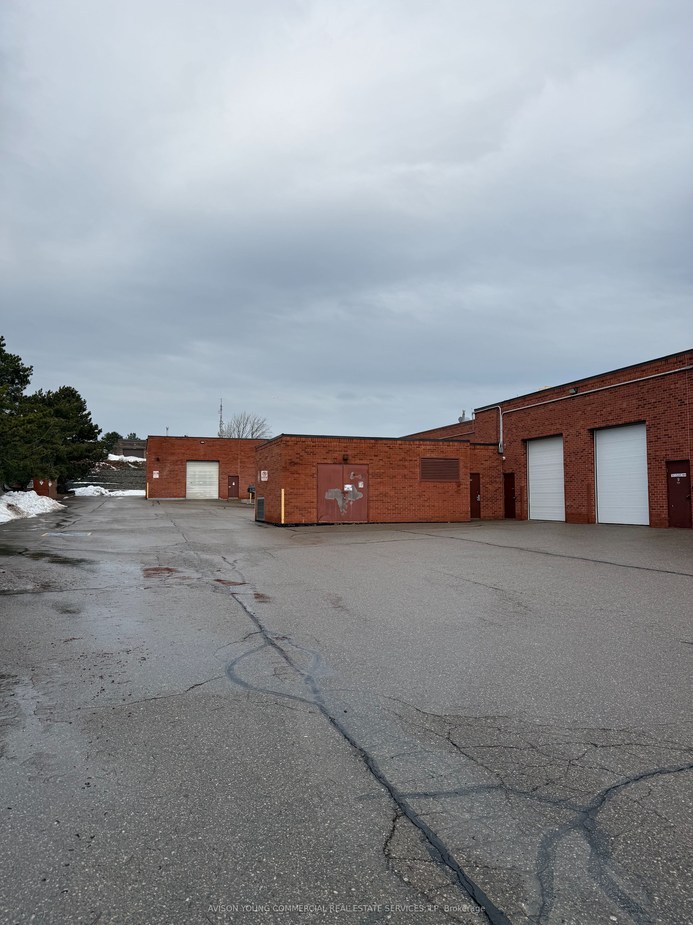 215 Traders Boulevard E 18 Property Photo 12