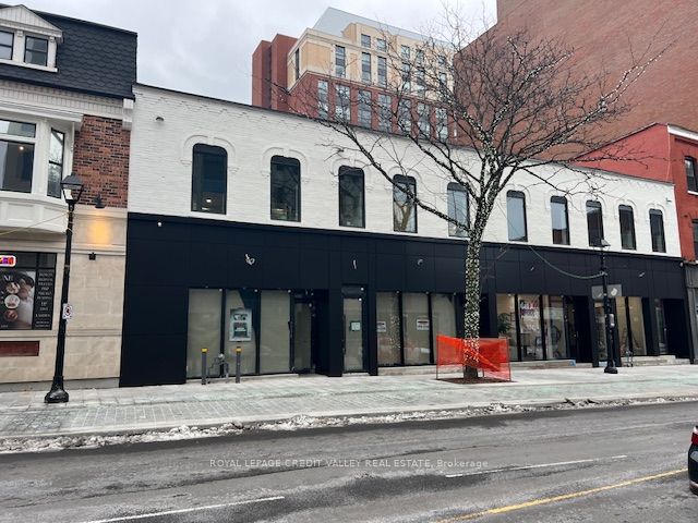 39 Queen Street E Property Photo 6