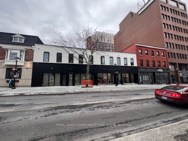 39 Queen Street E Property Photo 8