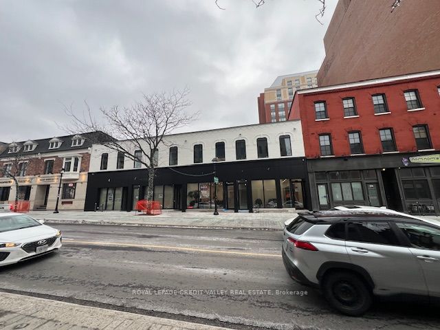 39 Queen Street E Property Photo 11