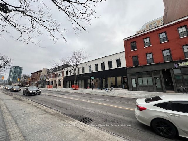 39 Queen Street E Property Photo 12