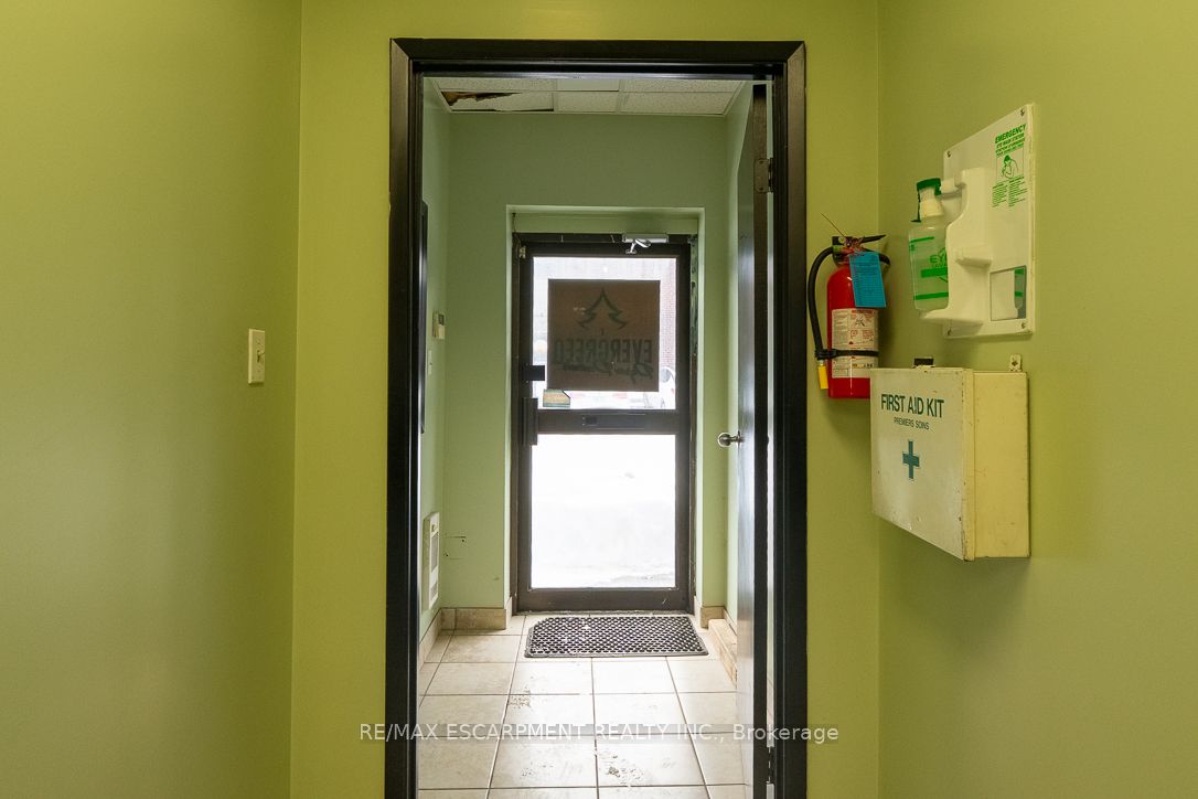 4480 Chesswood Drive 14 Property Photo 4