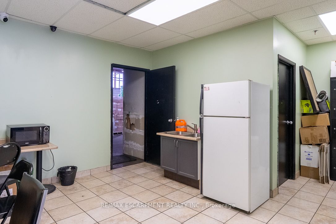 4480 Chesswood Drive 14 Property Photo 6