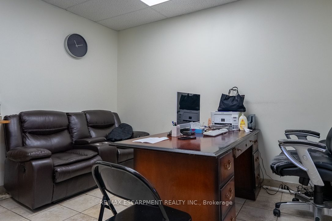 4480 Chesswood Drive 14 Property Photo 10