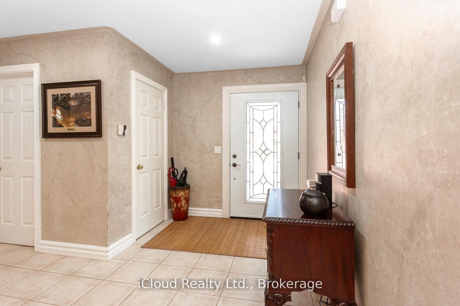 12 Neville Crescent Property Photo 5
