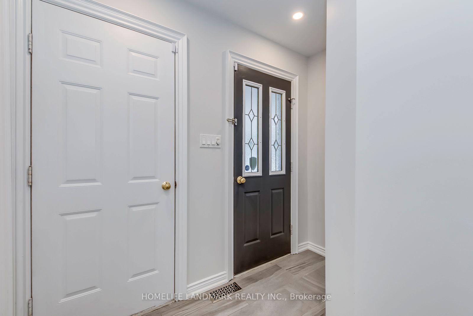 427 Cairncroft Road Property Photo 28