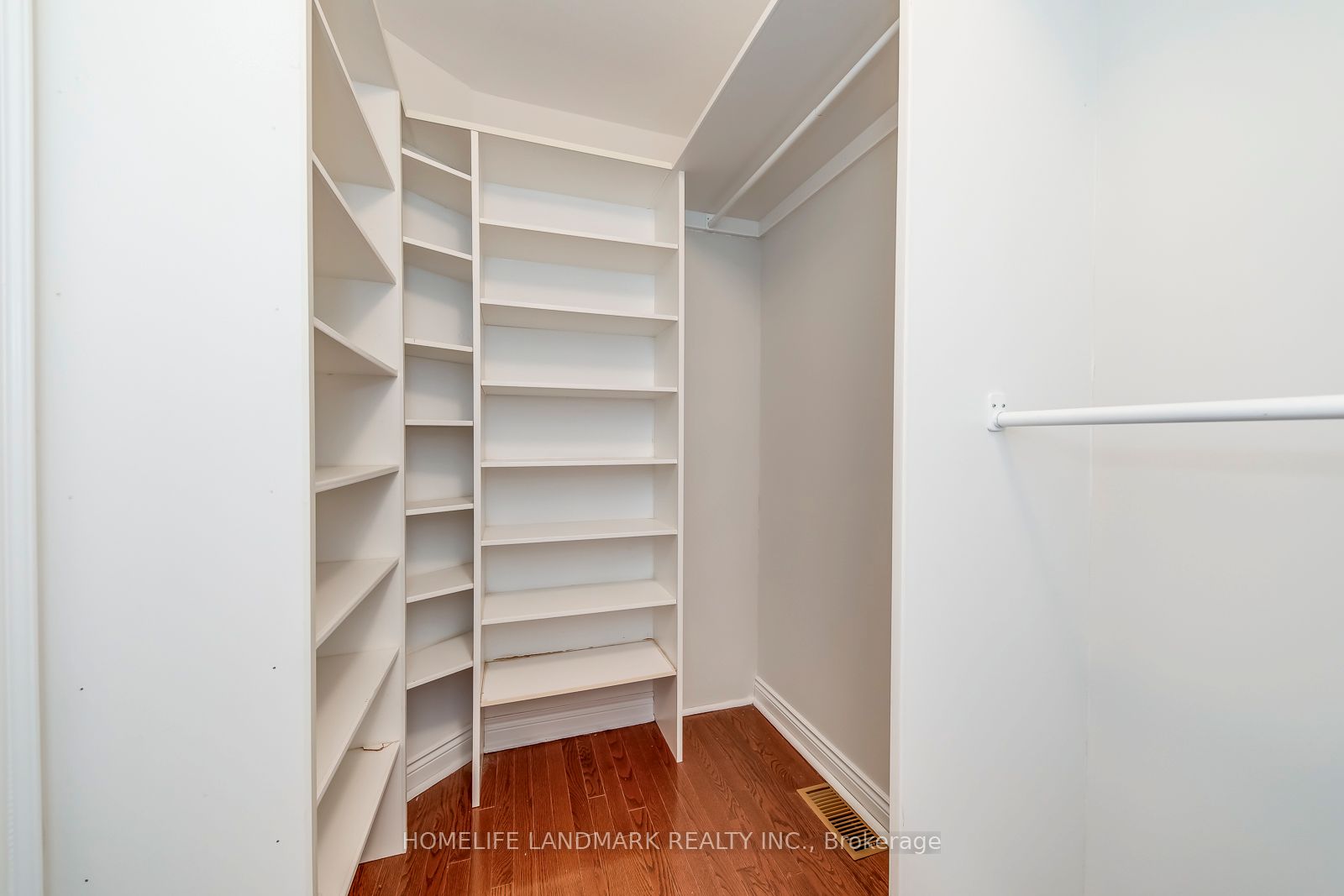 427 Cairncroft Road Property Photo 34