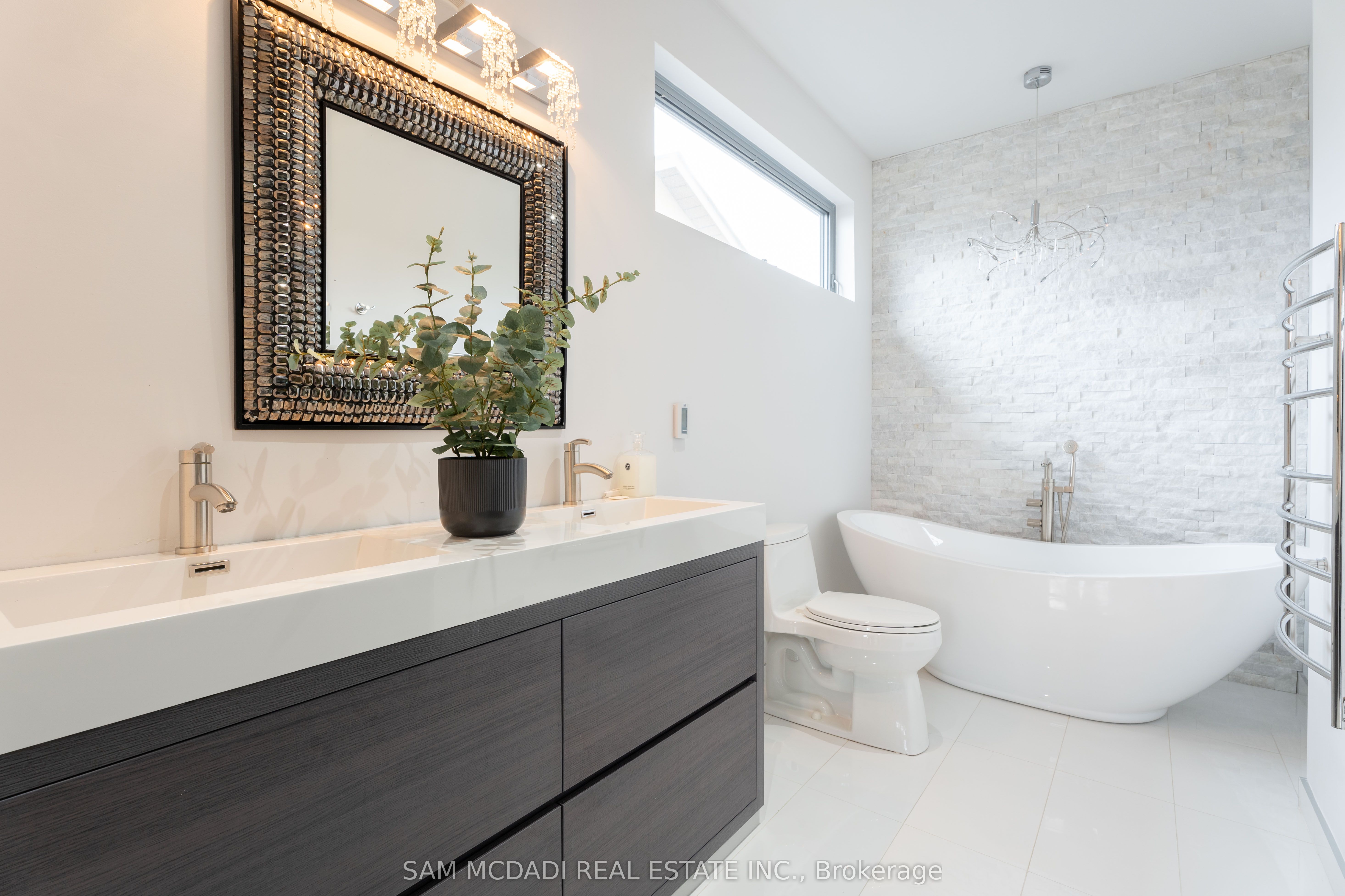 852 Goodwin Road Property Photo 15