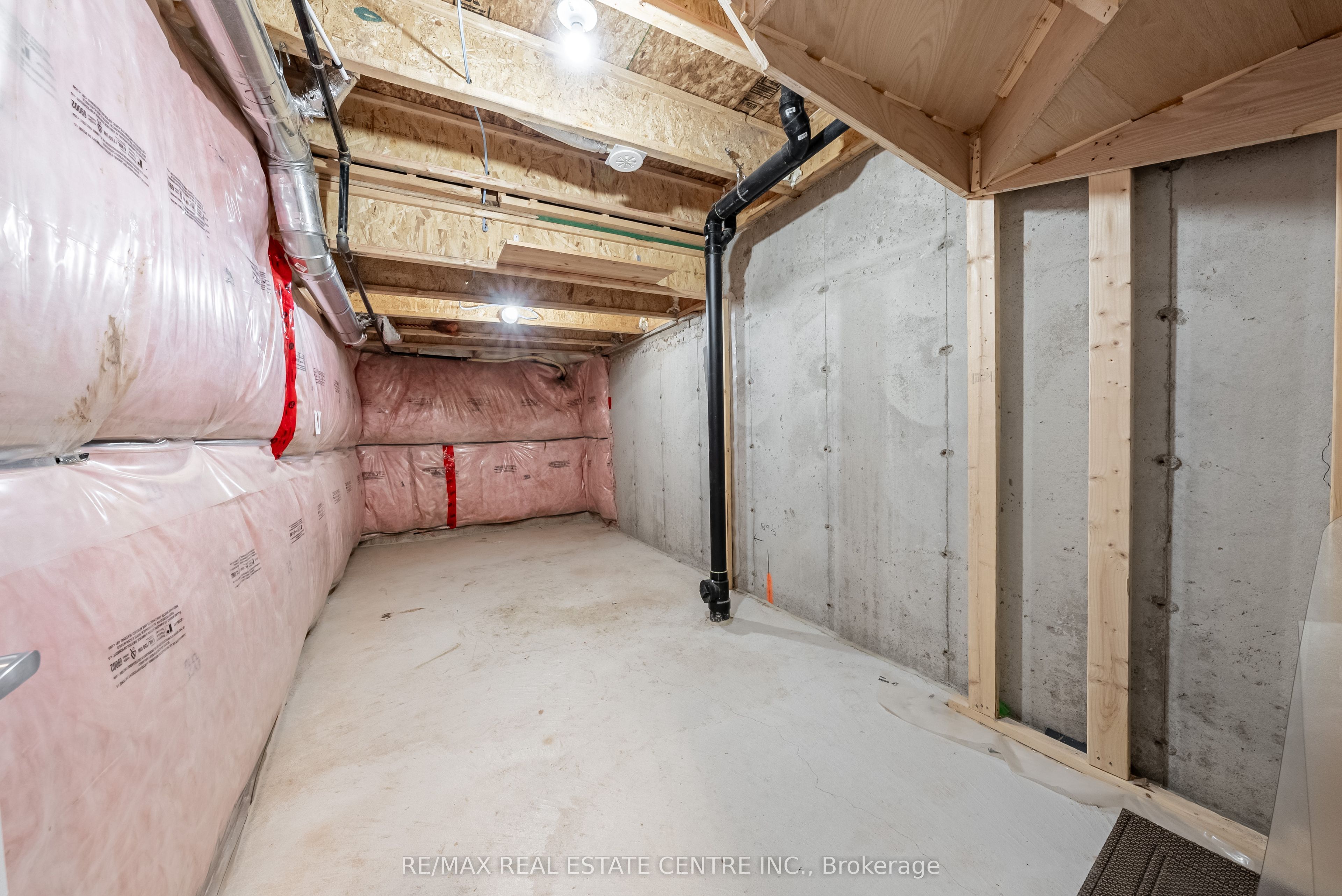 391 Athabasca Common Property Photo 40