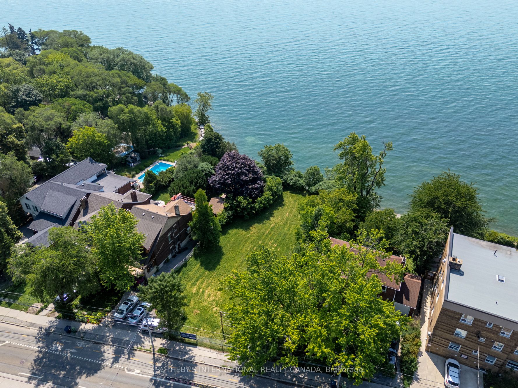 2685 Lake Shore Boulevard W Property Photo 3