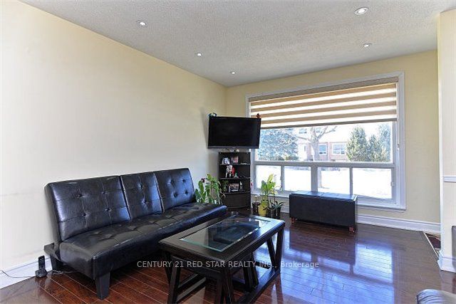 65 Newstead Crescent Property Photo 2