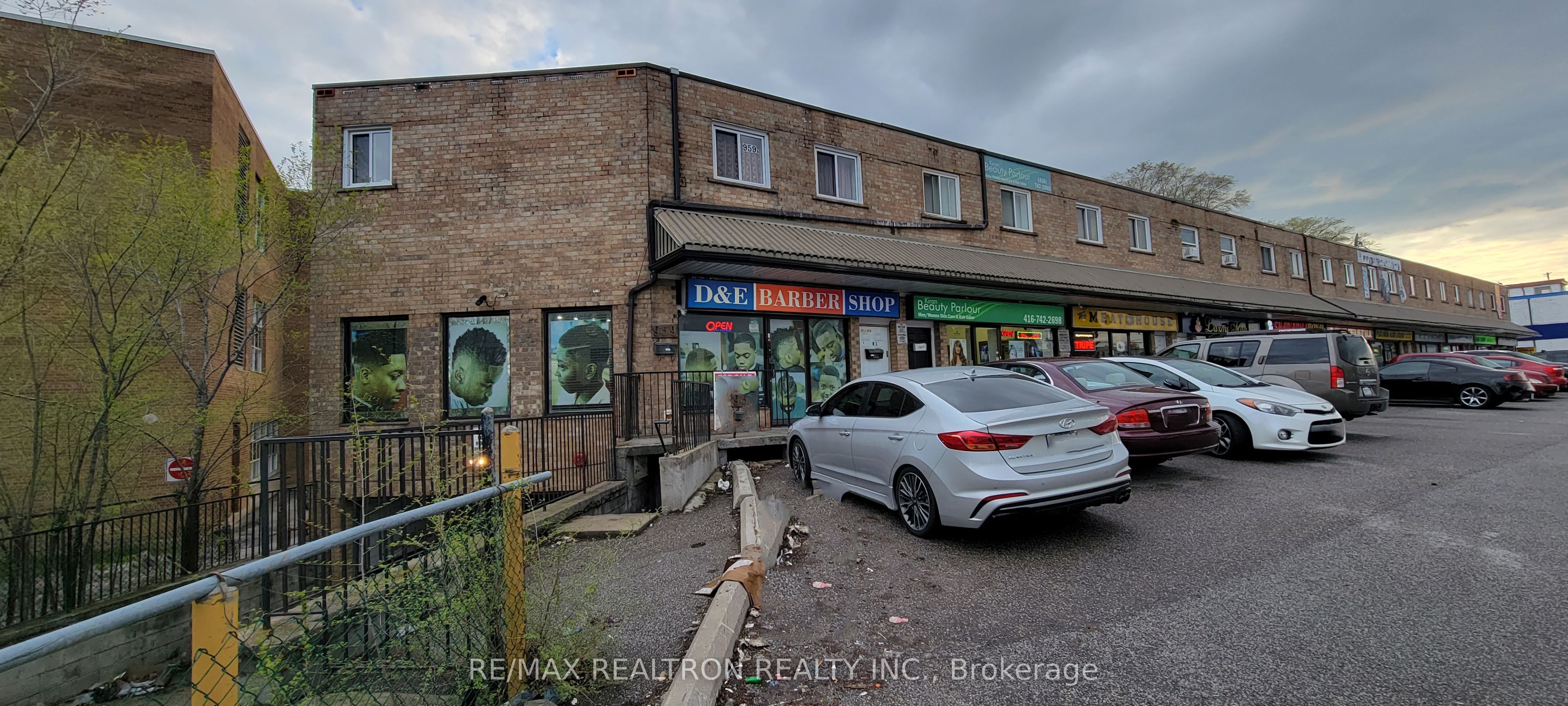 959 Albion Road Property Photo 2