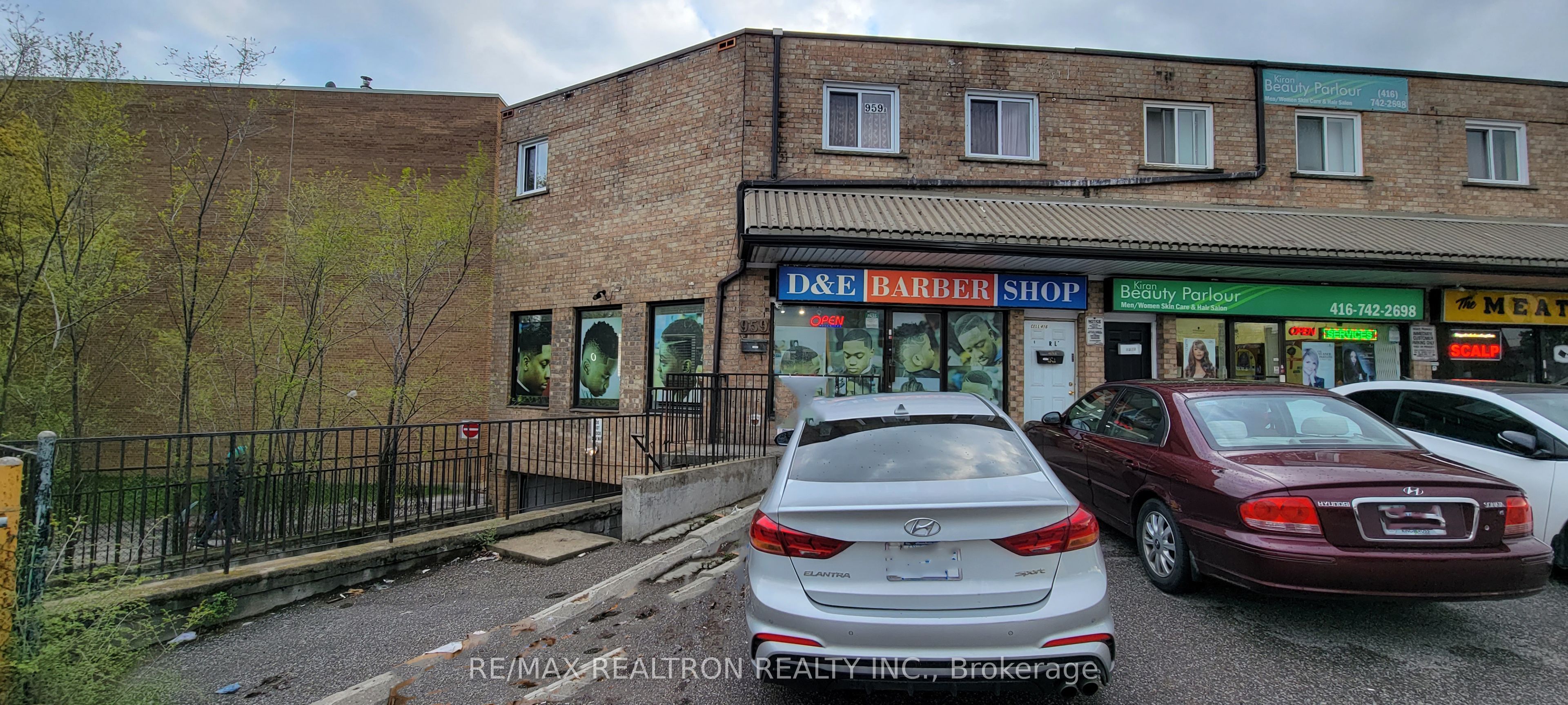 959 Albion Road Property Photo 3