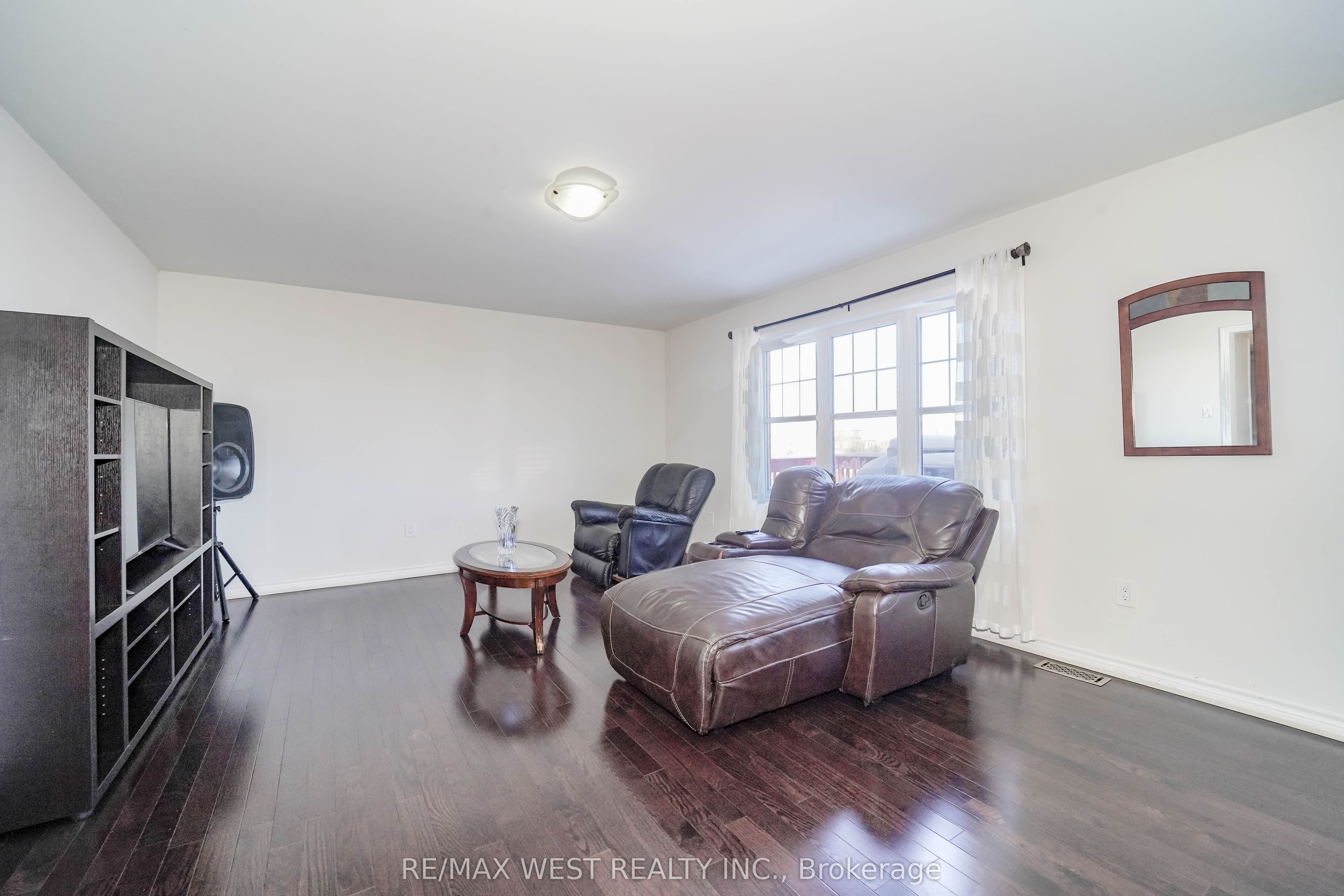 110 Tysonville Circle Property Photo 4