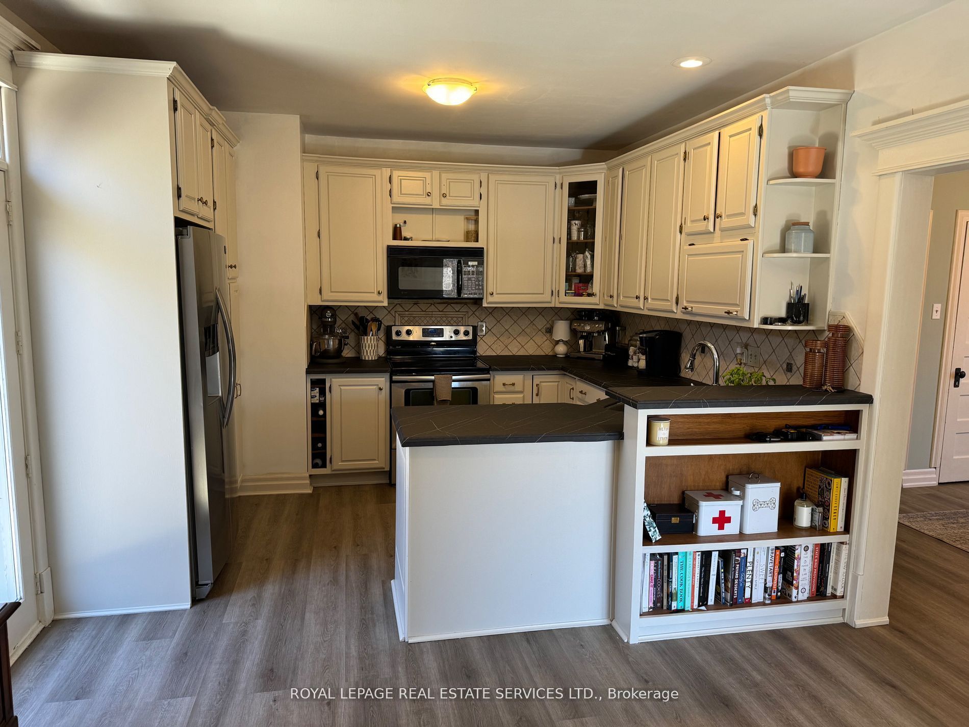 496 Walker's Line Property Photo 11