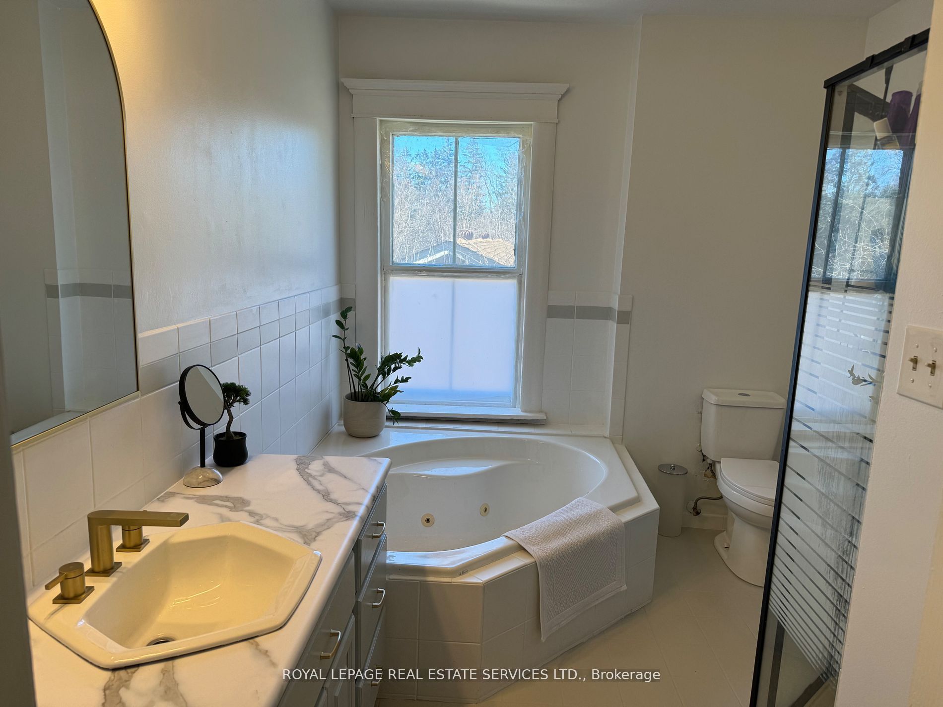 496 Walker's Line Property Photo 21