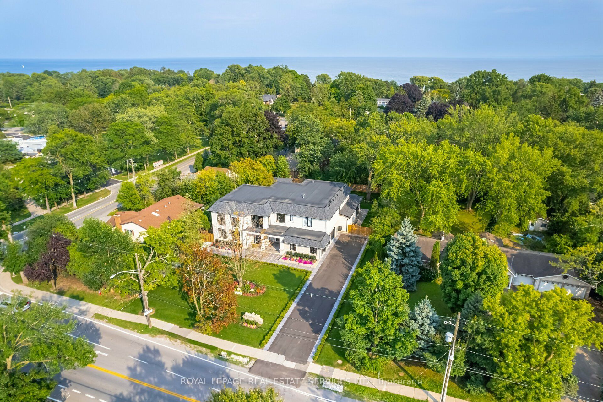2014 Lakeshore Road W Property Photo 1