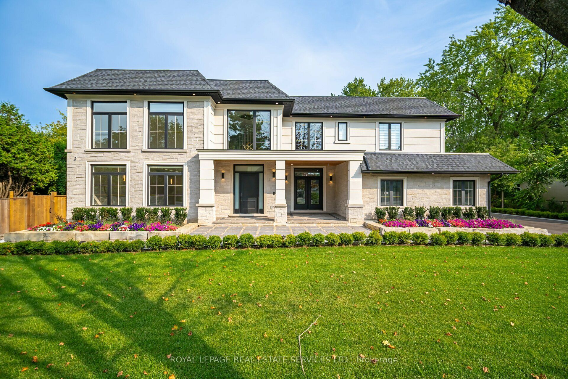 2014 Lakeshore Road W Property Photo 2