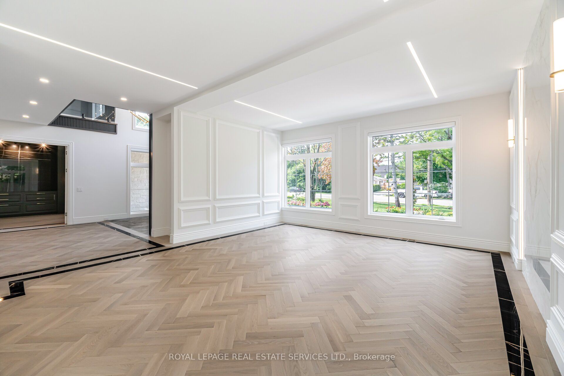 2014 Lakeshore Road W Property Photo 4