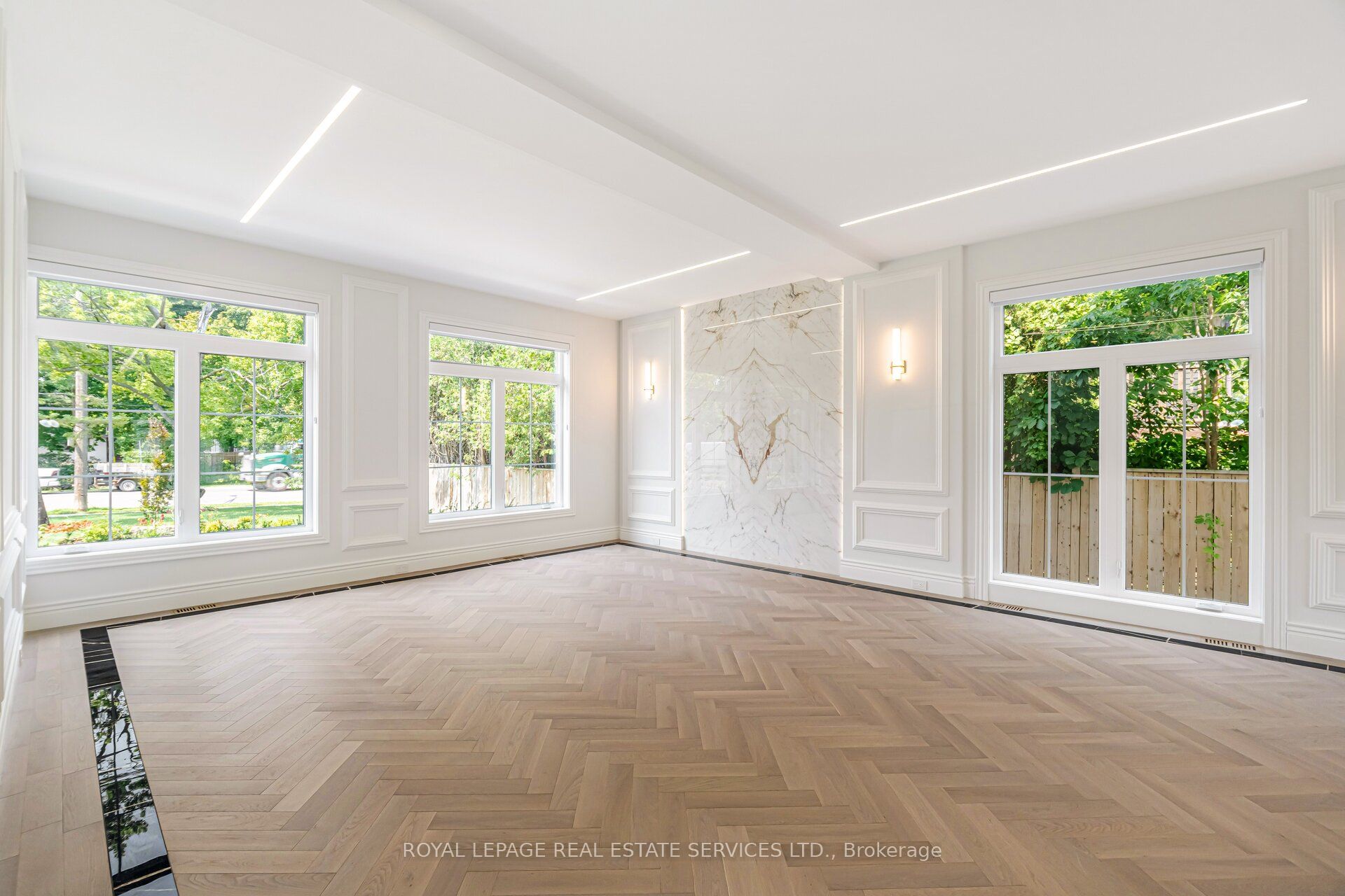 2014 Lakeshore Road W Property Photo 5