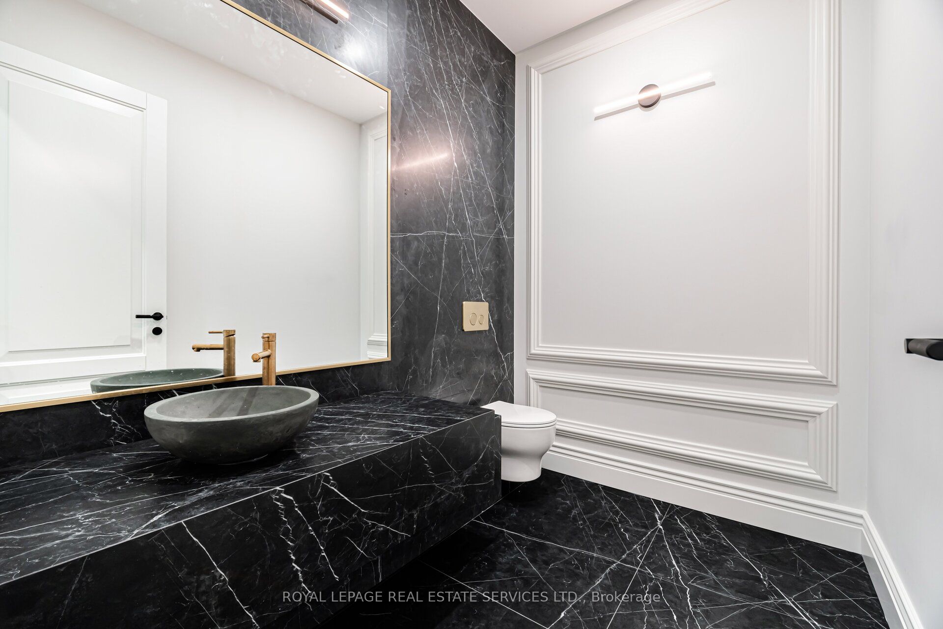 2014 Lakeshore Road W Property Photo 13