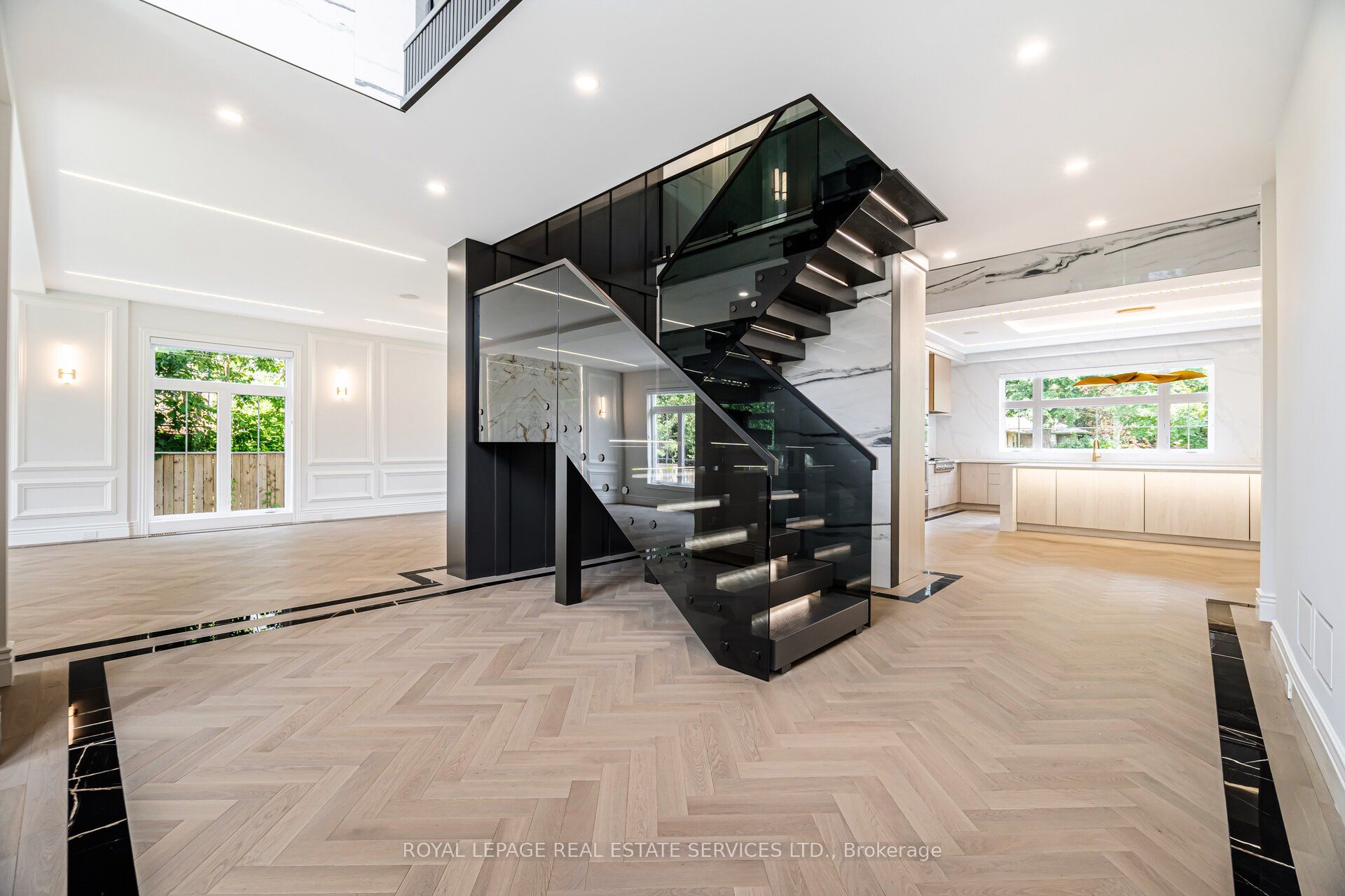 2014 Lakeshore Road W Property Photo 15