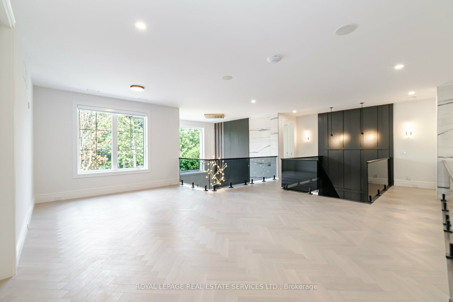 2014 Lakeshore Road W Property Photo 16