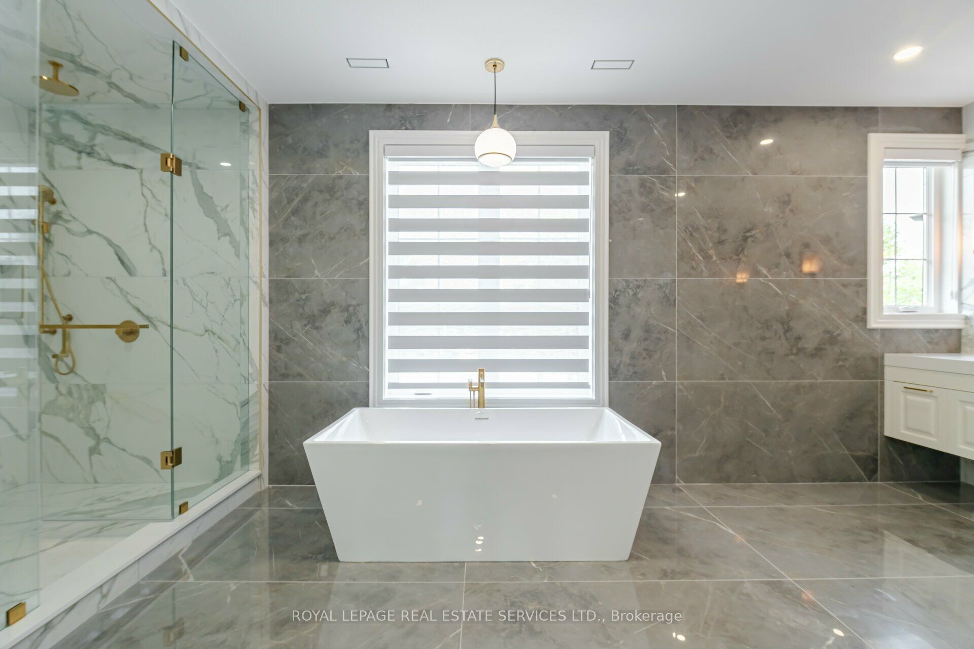 2014 Lakeshore Road W Property Photo 19