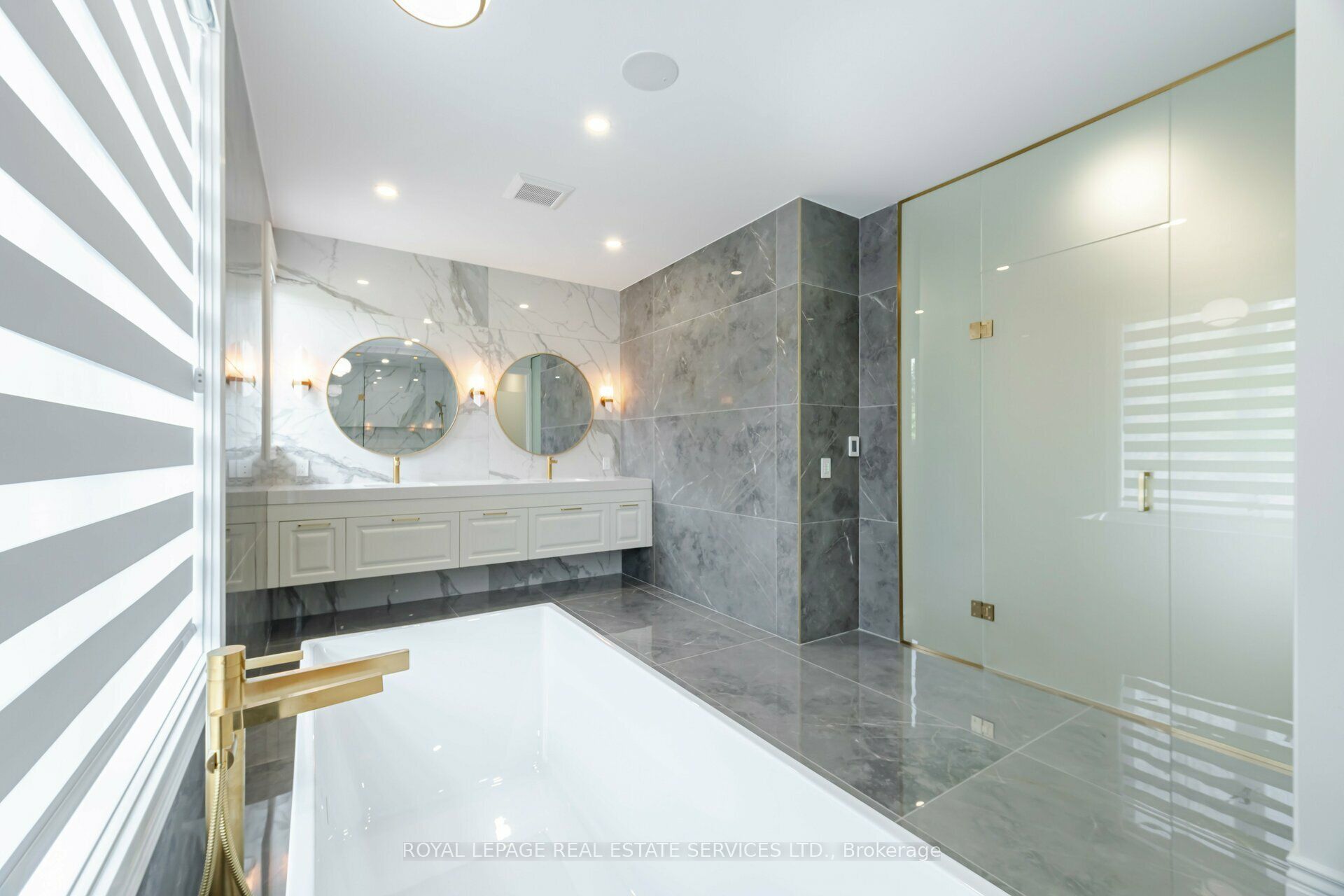 2014 Lakeshore Road W Property Photo 21