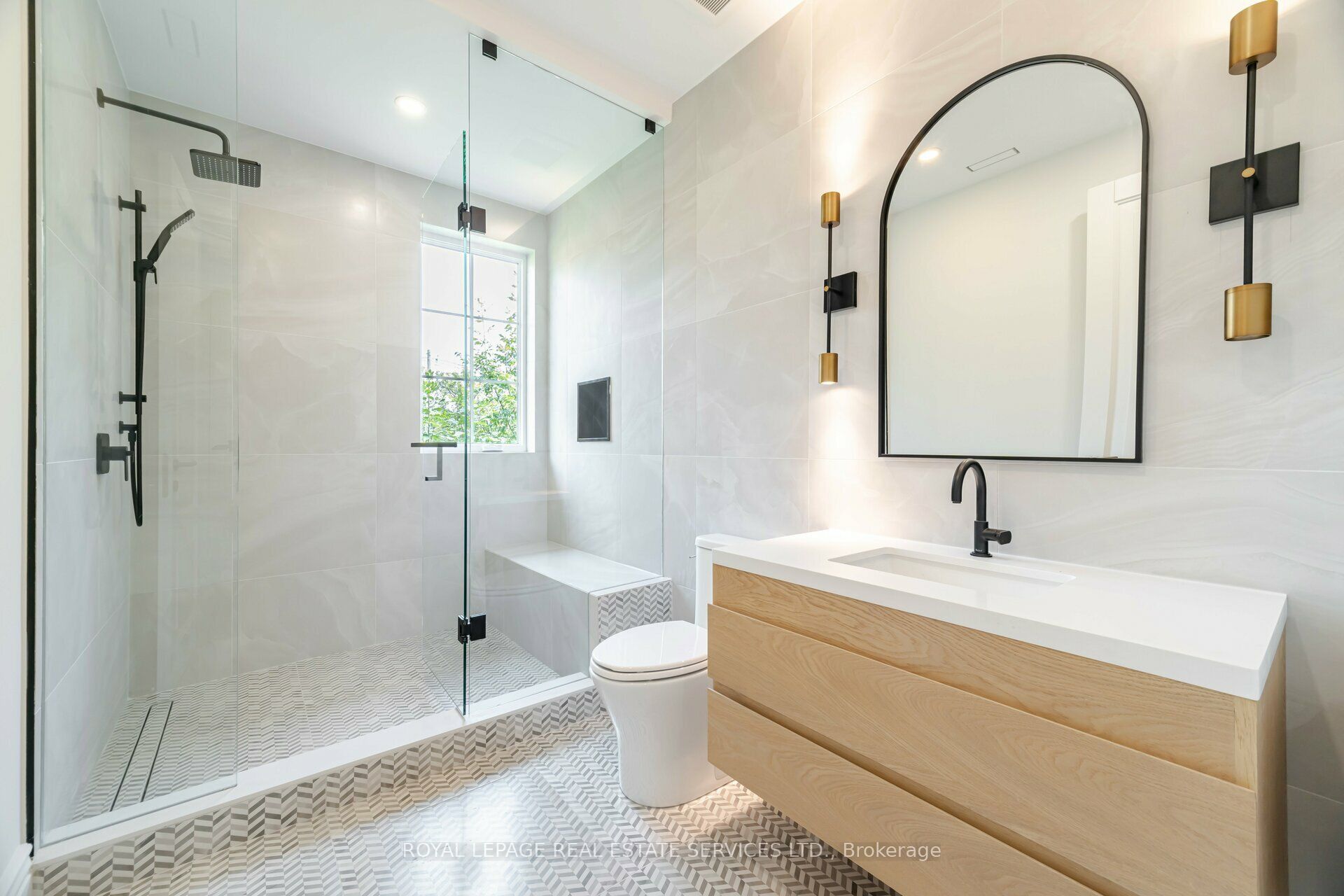 2014 Lakeshore Road W Property Photo 25