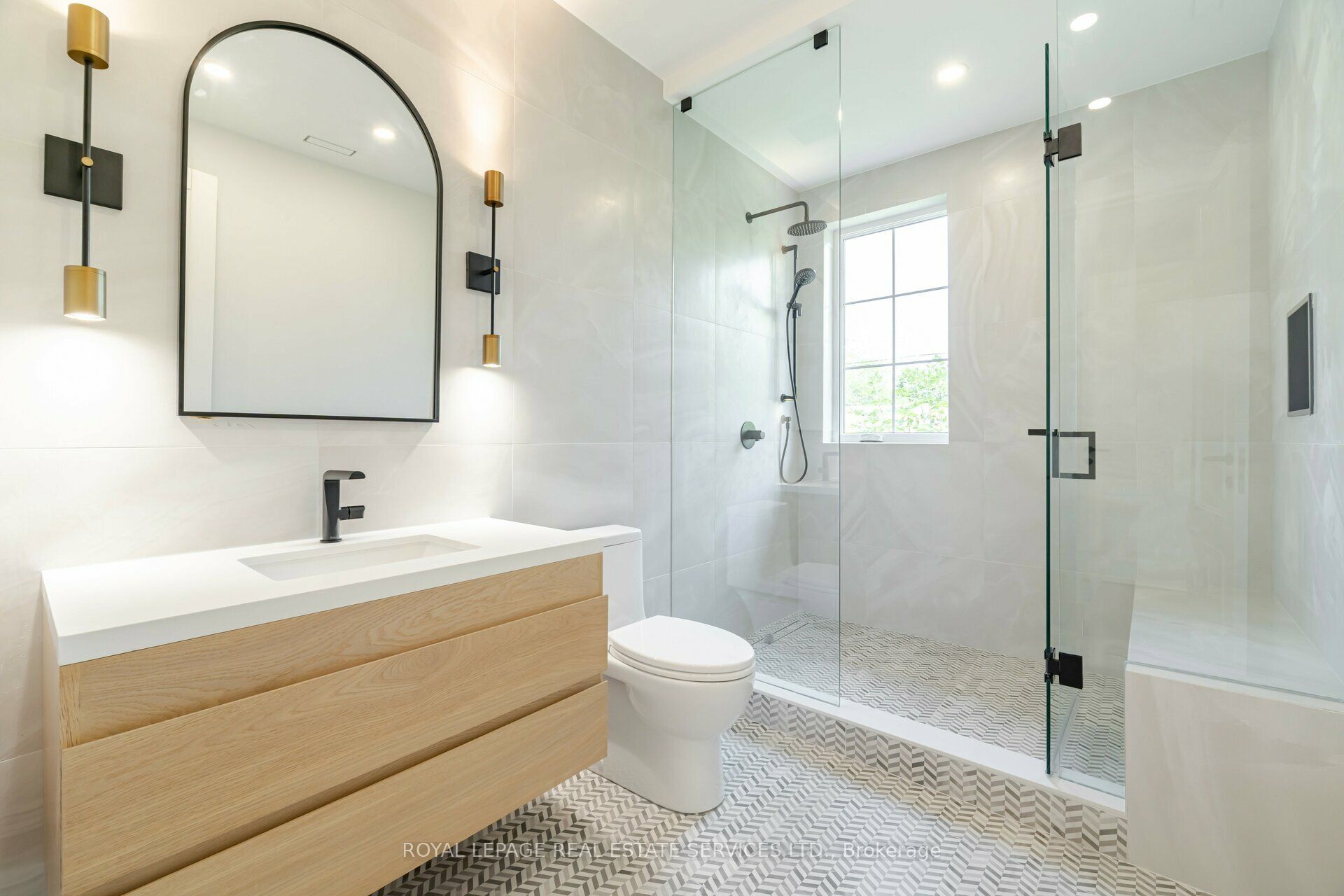 2014 Lakeshore Road W Property Photo 27