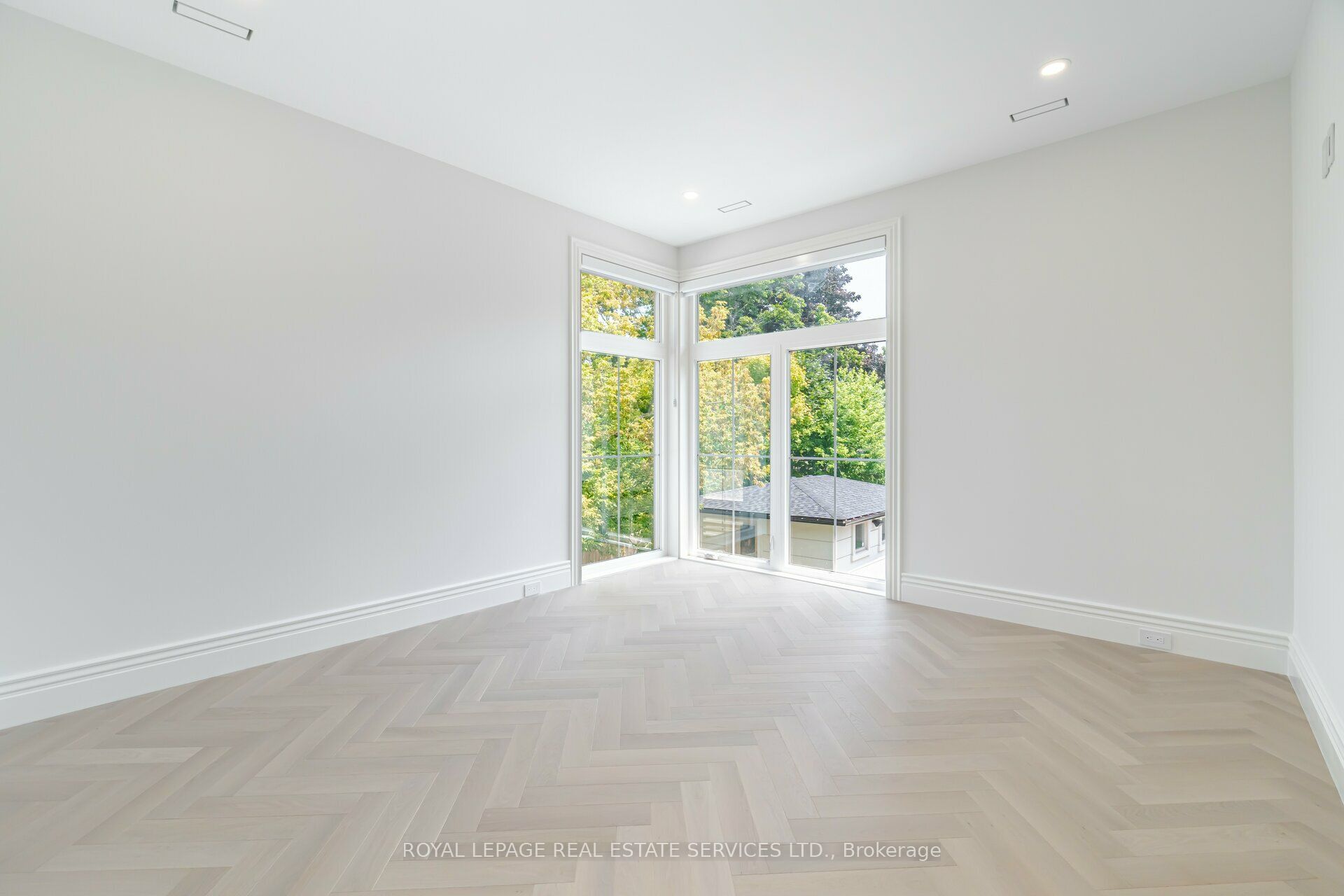 2014 Lakeshore Road W Property Photo 28