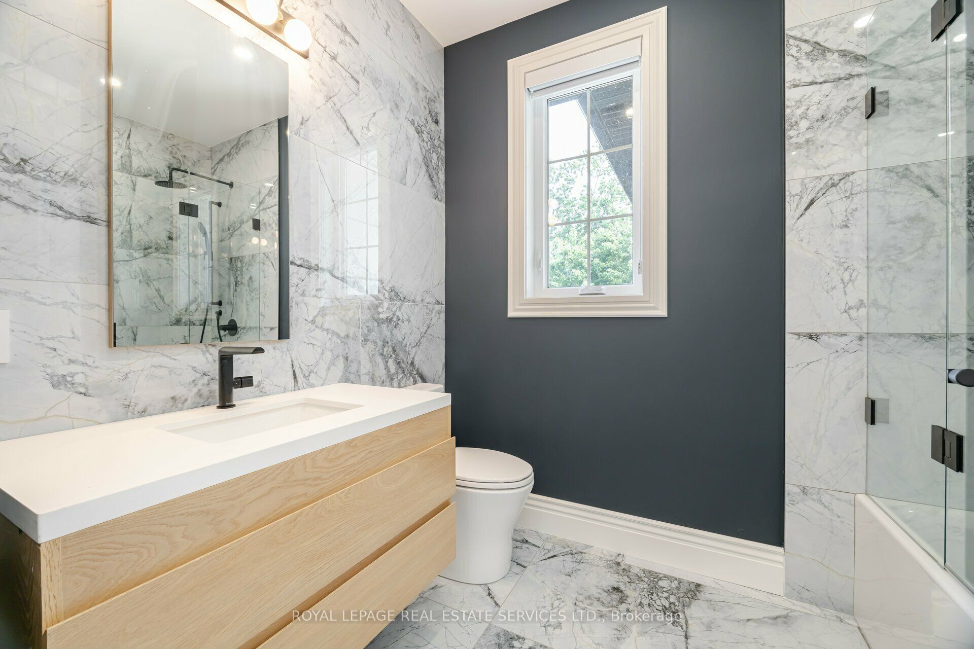 2014 Lakeshore Road W Property Photo 29