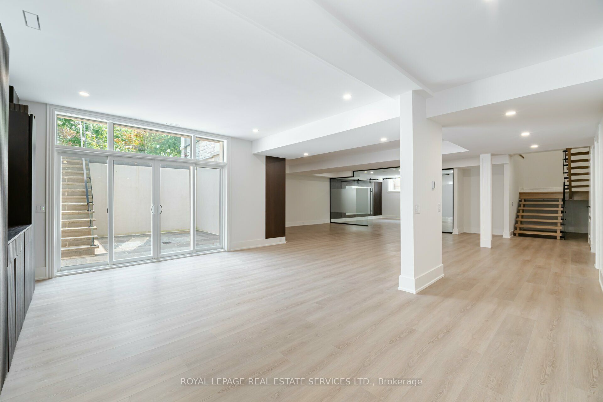 2014 Lakeshore Road W Property Photo 31