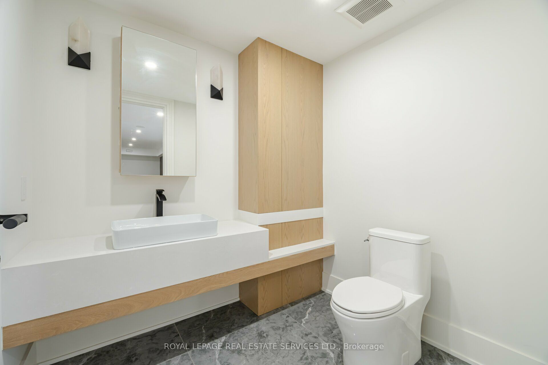 2014 Lakeshore Road W Property Photo 34