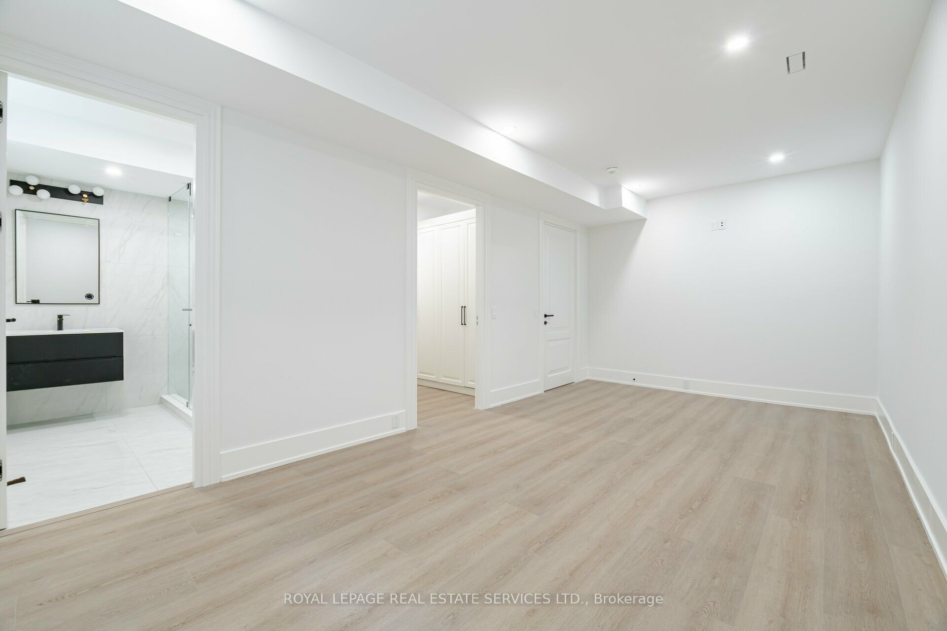 2014 Lakeshore Road W Property Photo 35