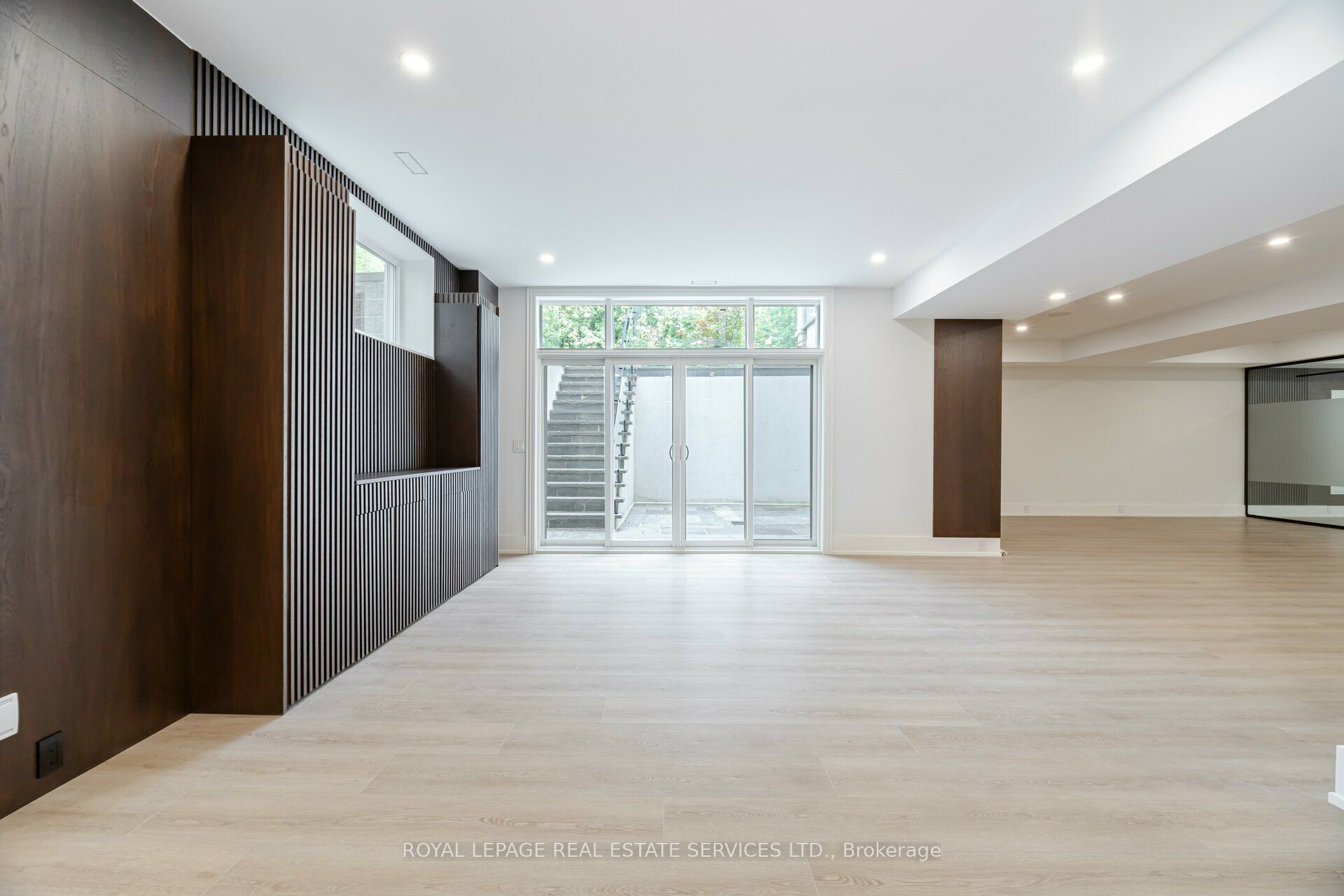 2014 Lakeshore Road W Property Photo 37