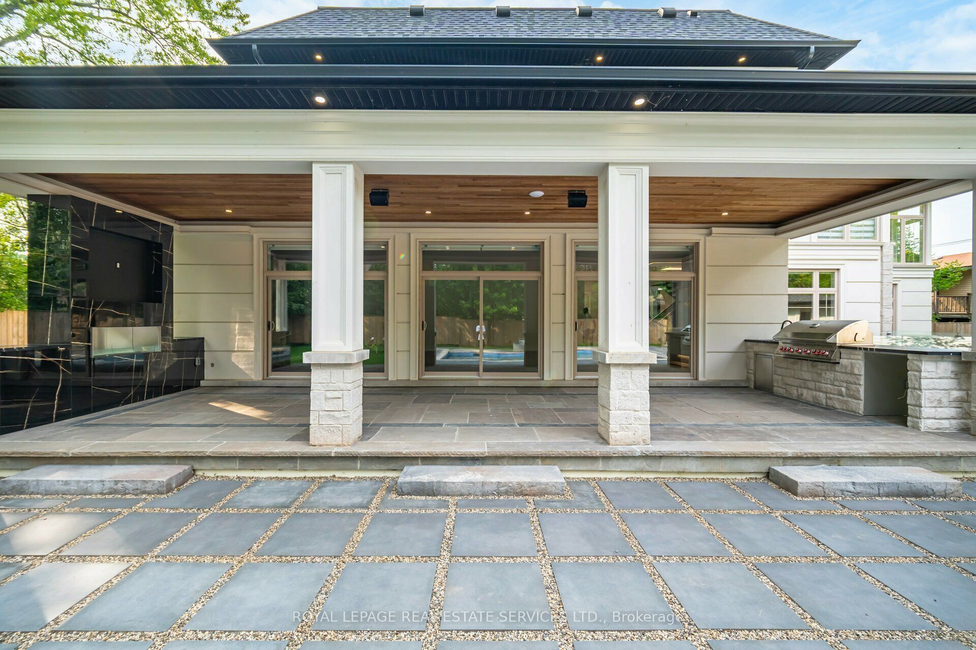 2014 Lakeshore Road W Property Photo 39