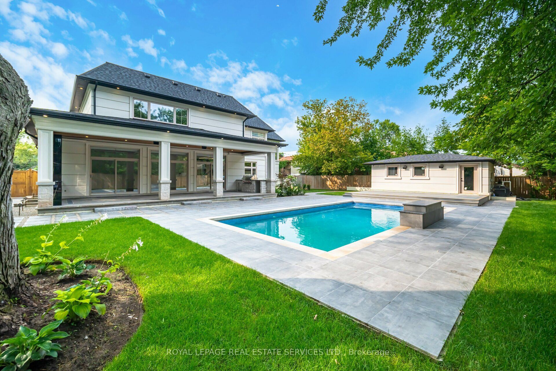 2014 Lakeshore Road W Property Photo 40