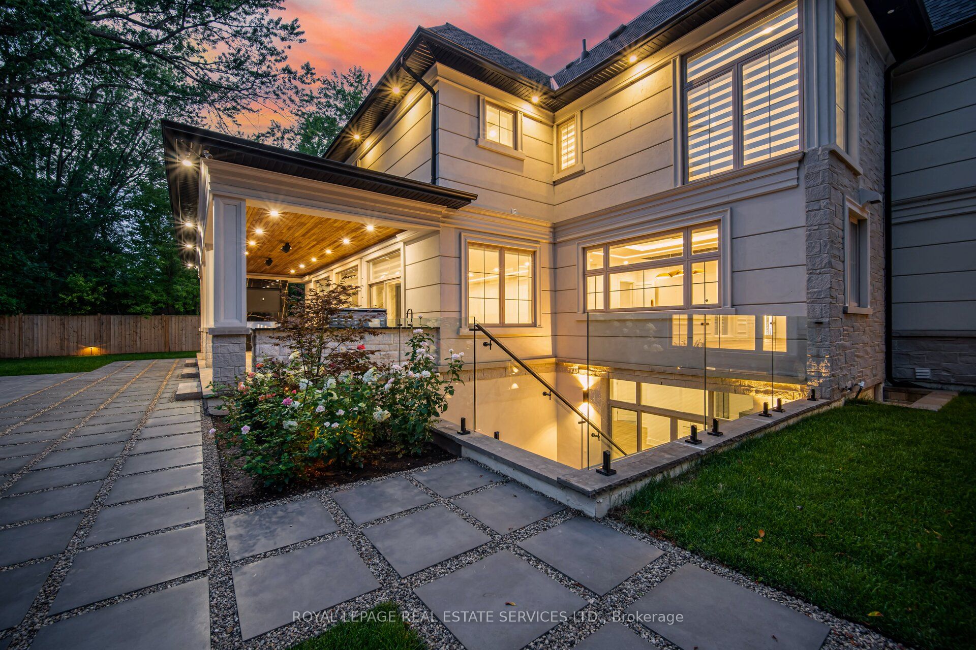 2014 Lakeshore Road W Property Photo 45