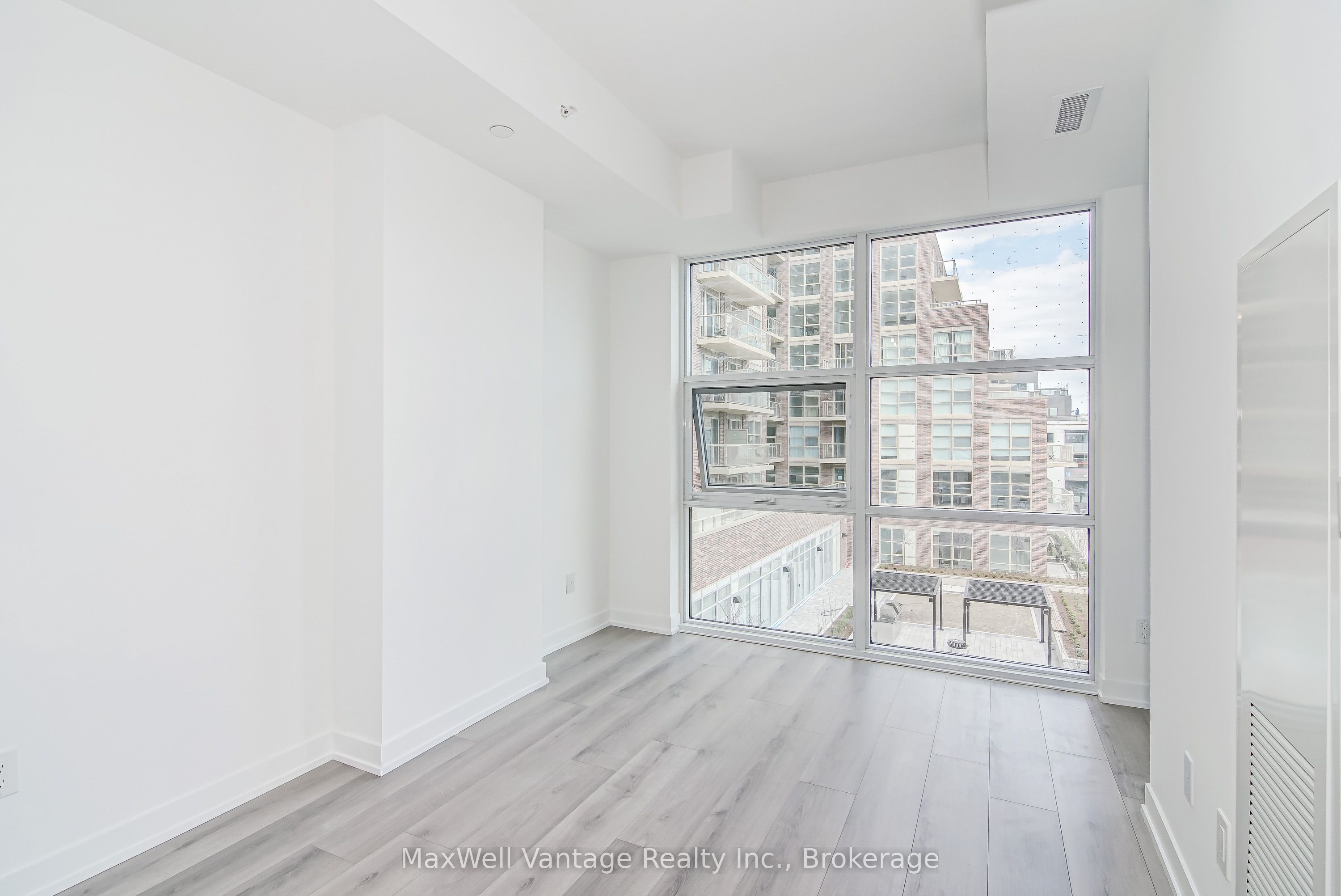 1787 St. Clair Avenue W 306 Property Photo 3