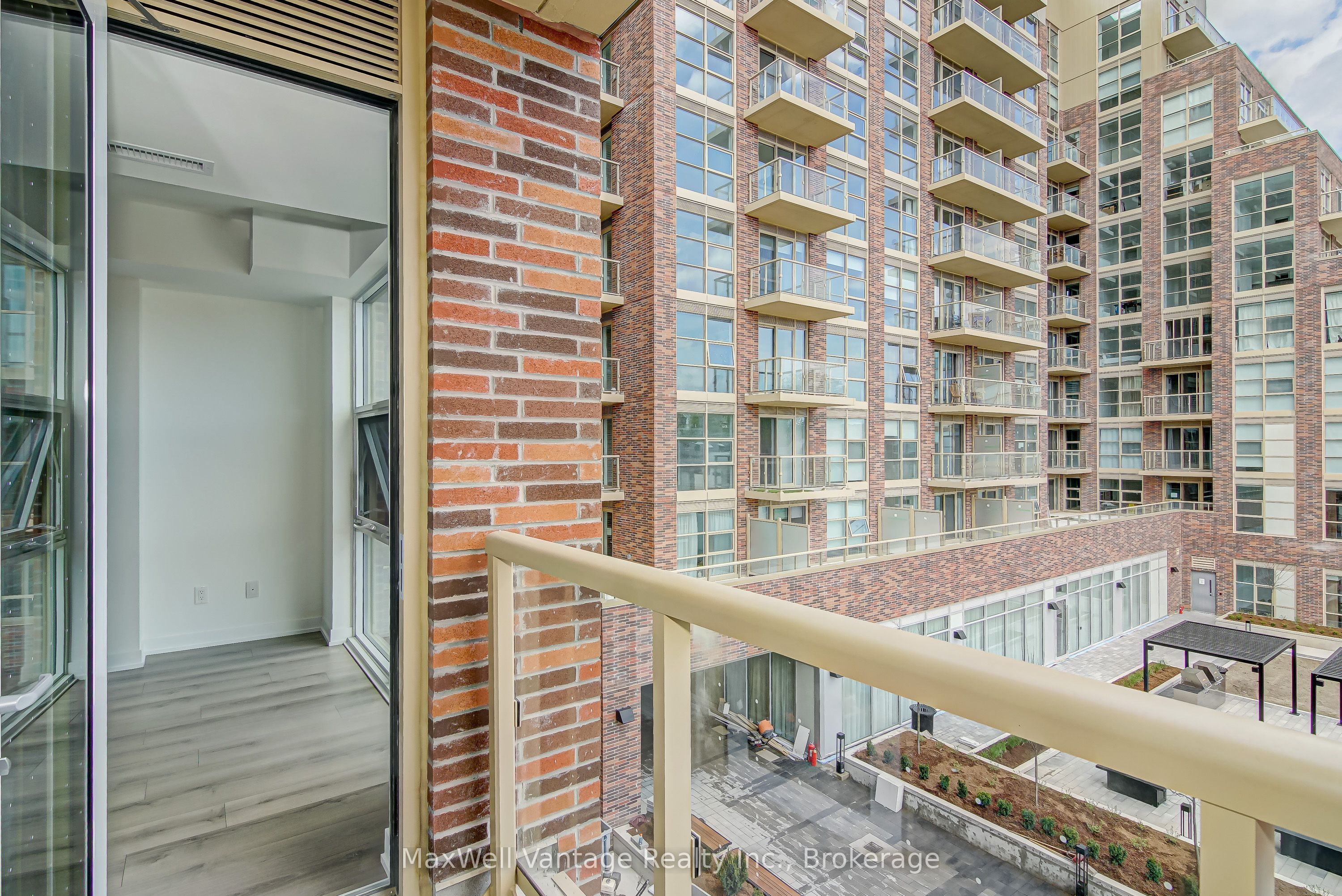 1787 St. Clair Avenue W 306 Property Photo 16